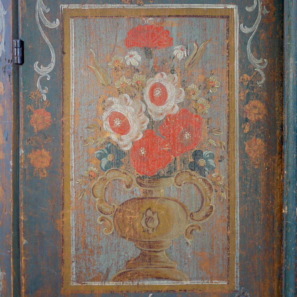 Exceptional 18th Century Tyrolean Blue Floral Painted Wardrobe, 1793 In Good Condition In Albignasego, IT