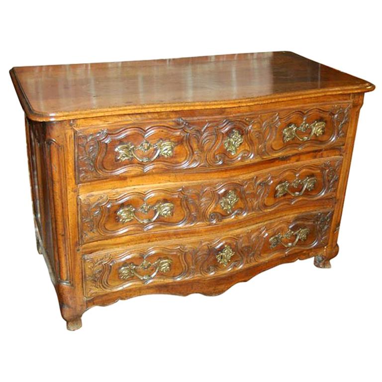 Exceptional 18th Century Walnut Commode