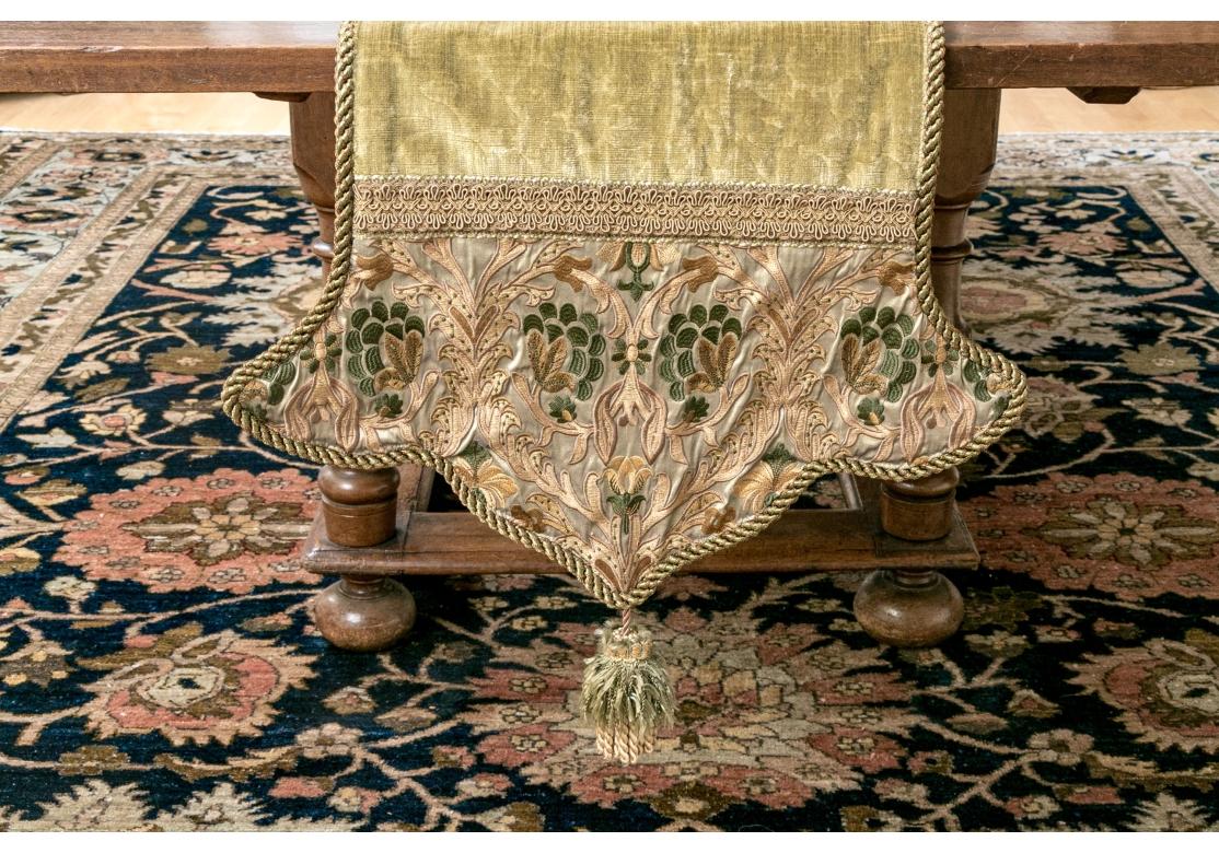 Exceptional 18th Century Walnut Continental Extension Dining Table For Sale 2