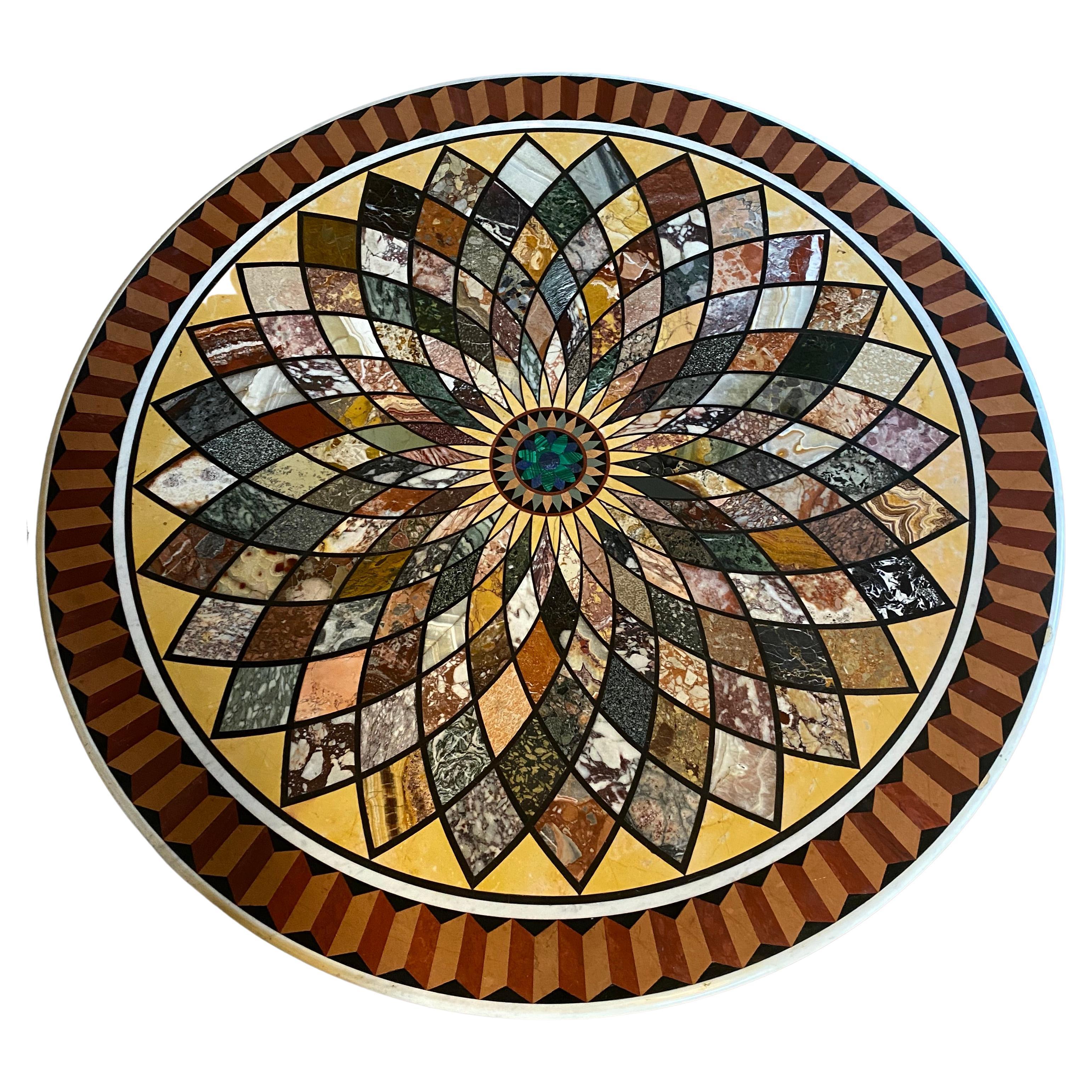 Exceptionnelle table centrale italienne du 19ème siècle en marbre Pietra Dura