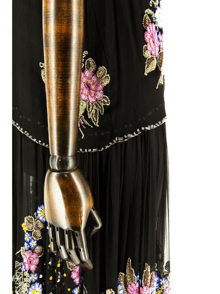 Noir Exceptionnelle robe de soirée haute couture noire perlée des années 1920 en vente