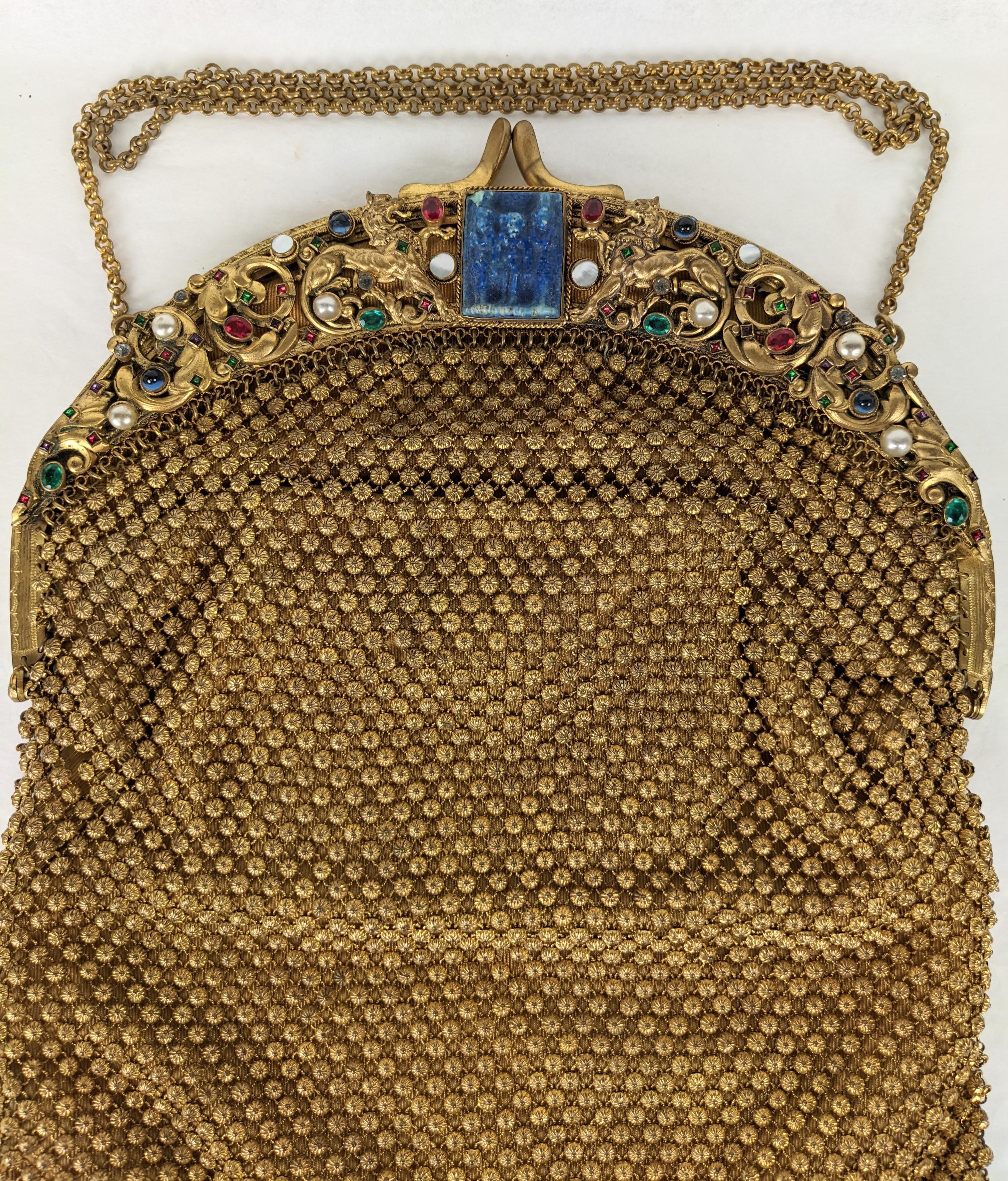 Außergewöhnliche tschechische ägyptische Mesh-Handtasche aus den 1920er Jahren mit Juwelen im Zustand „Gut“ im Angebot in New York, NY