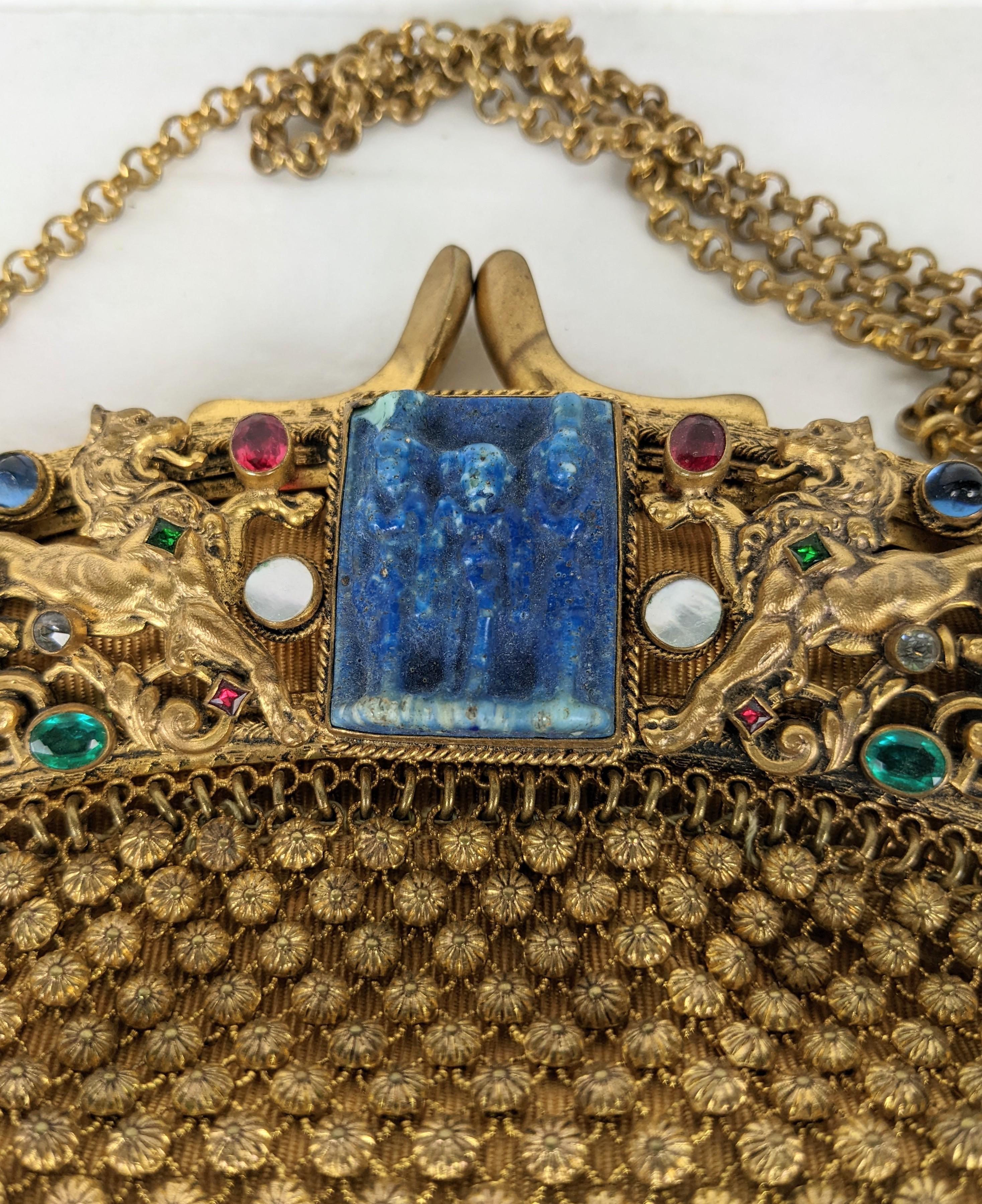 Außergewöhnliche tschechische ägyptische Mesh-Handtasche aus den 1920er Jahren mit Juwelen für Damen oder Herren im Angebot