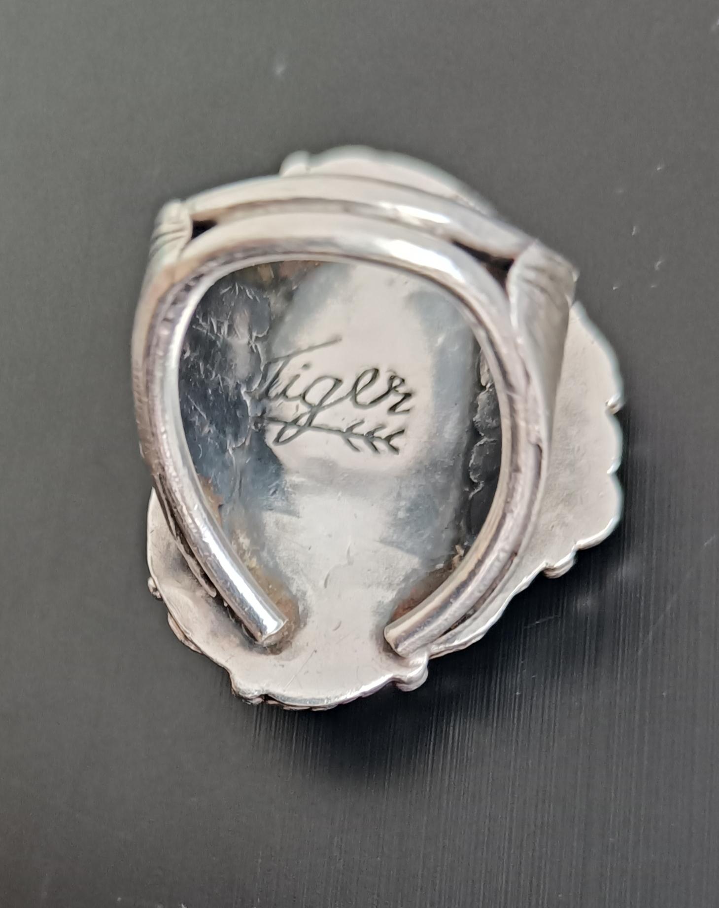 Excepcional anillo Navajo de plata de ley con turquesa de los años 50 Joyas de los Nativos Americanos Estadounidense en venta