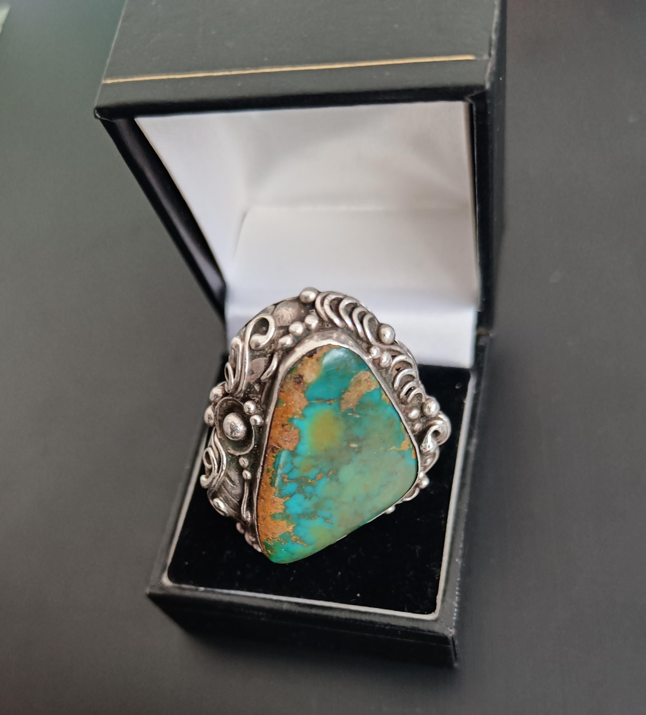 Excepcional anillo Navajo de plata de ley con turquesa de los años 50 Joyas de los Nativos Americanos en Bueno estado para la venta en London, GB