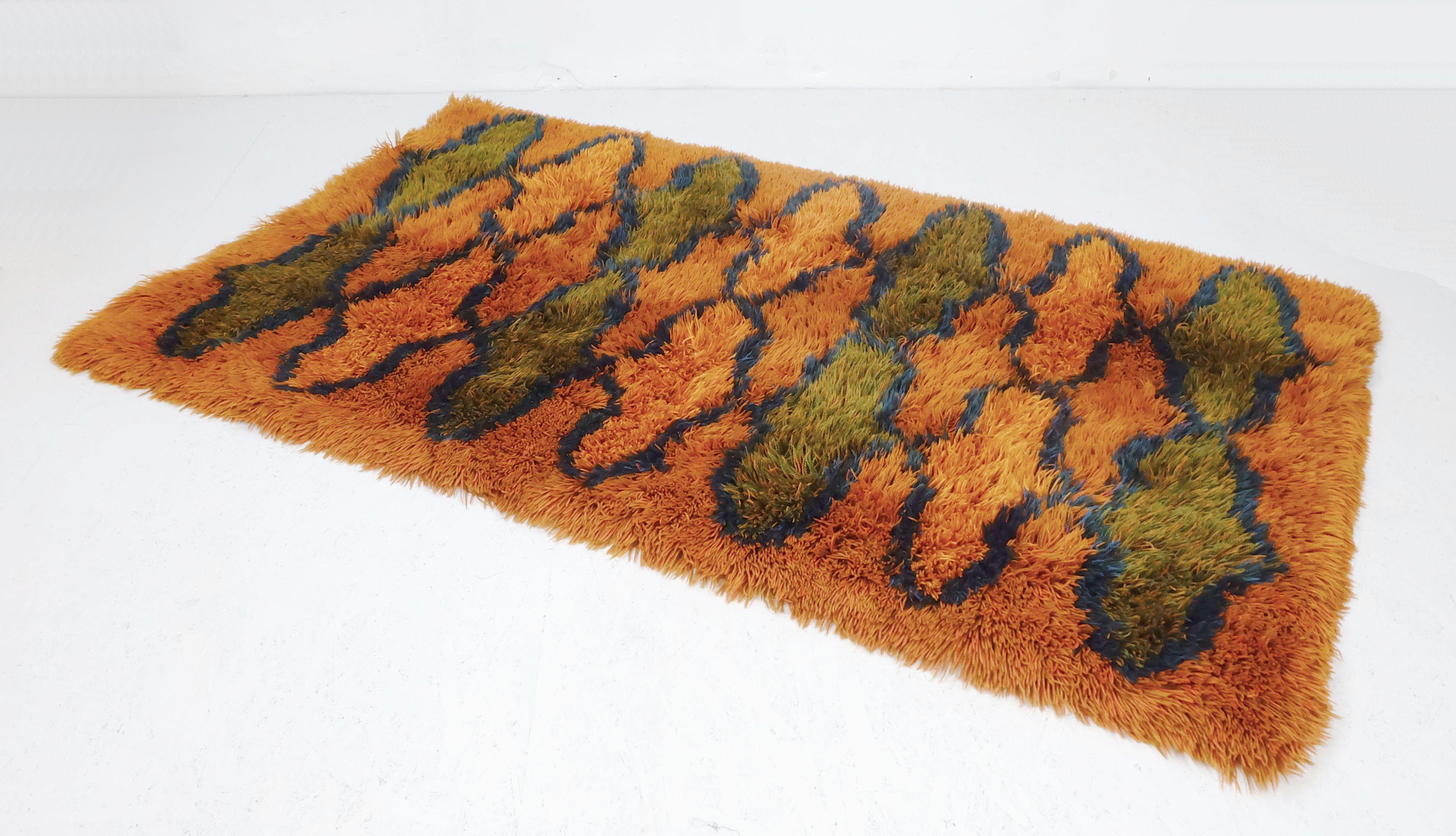 exceptional 1970s vintage RUG carpet psychedelic pop design For Sale 3