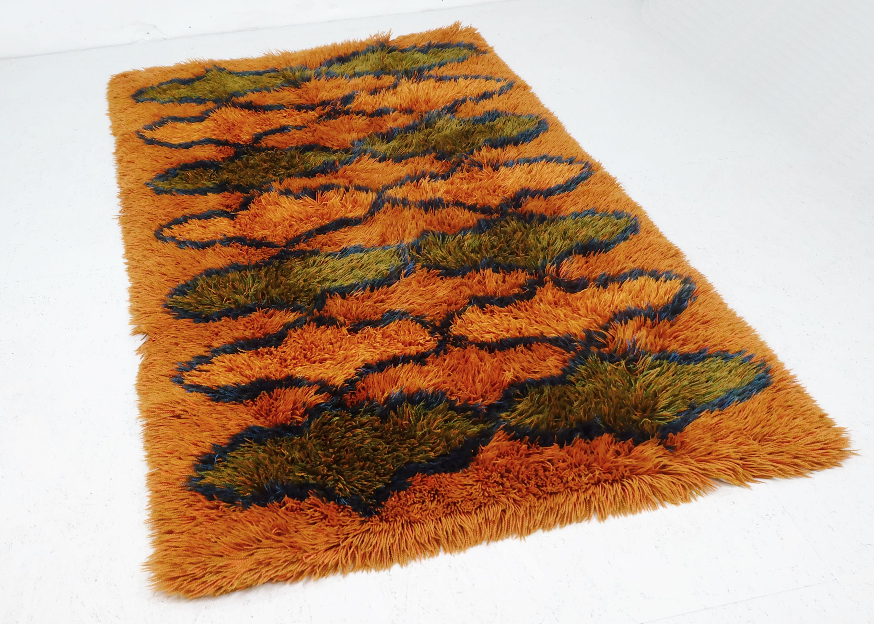 Space Age exceptional 1970s vintage RUG carpet psychedelic pop design For Sale