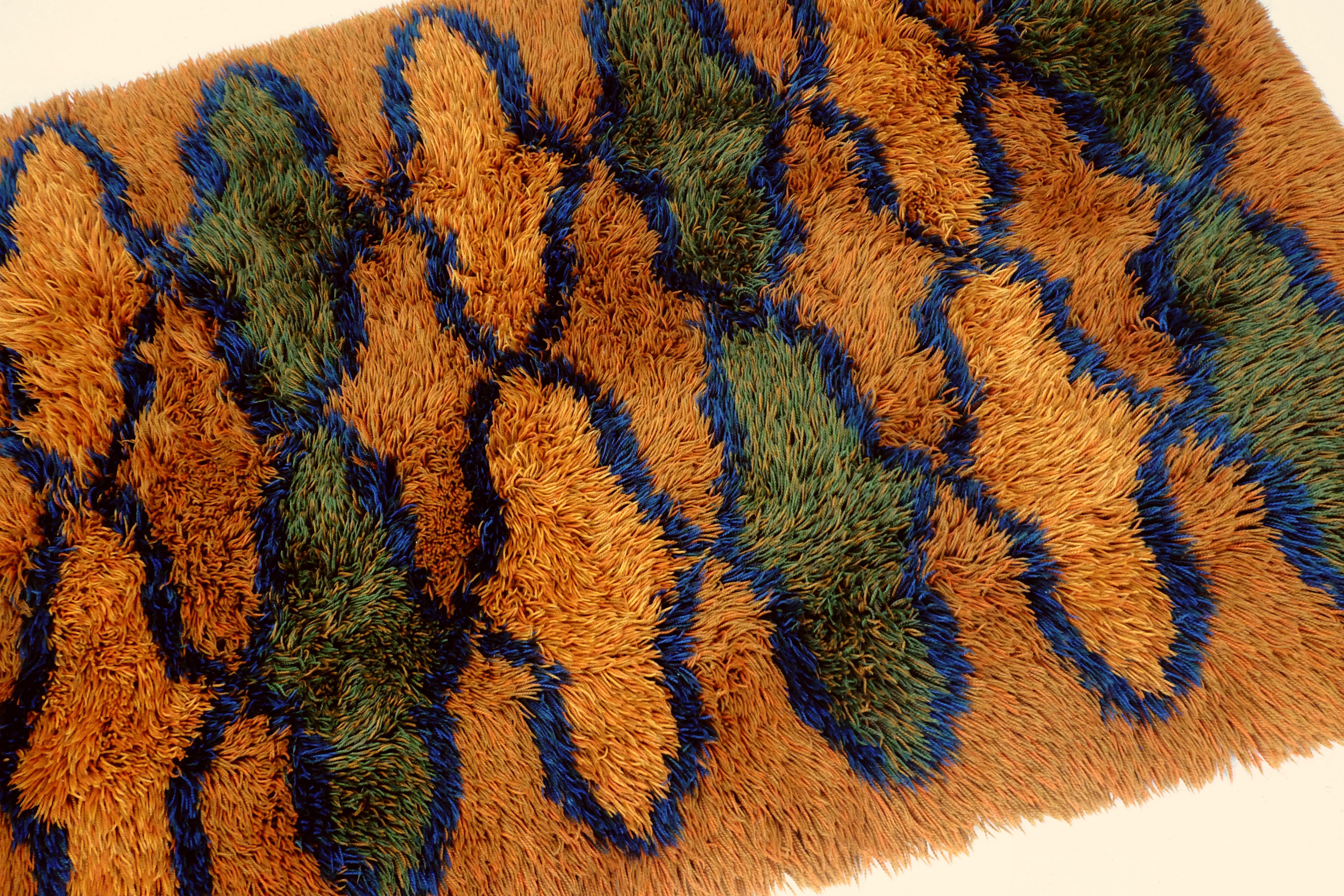 Late 20th Century exceptional 1970s vintage RUG carpet psychedelic pop design For Sale