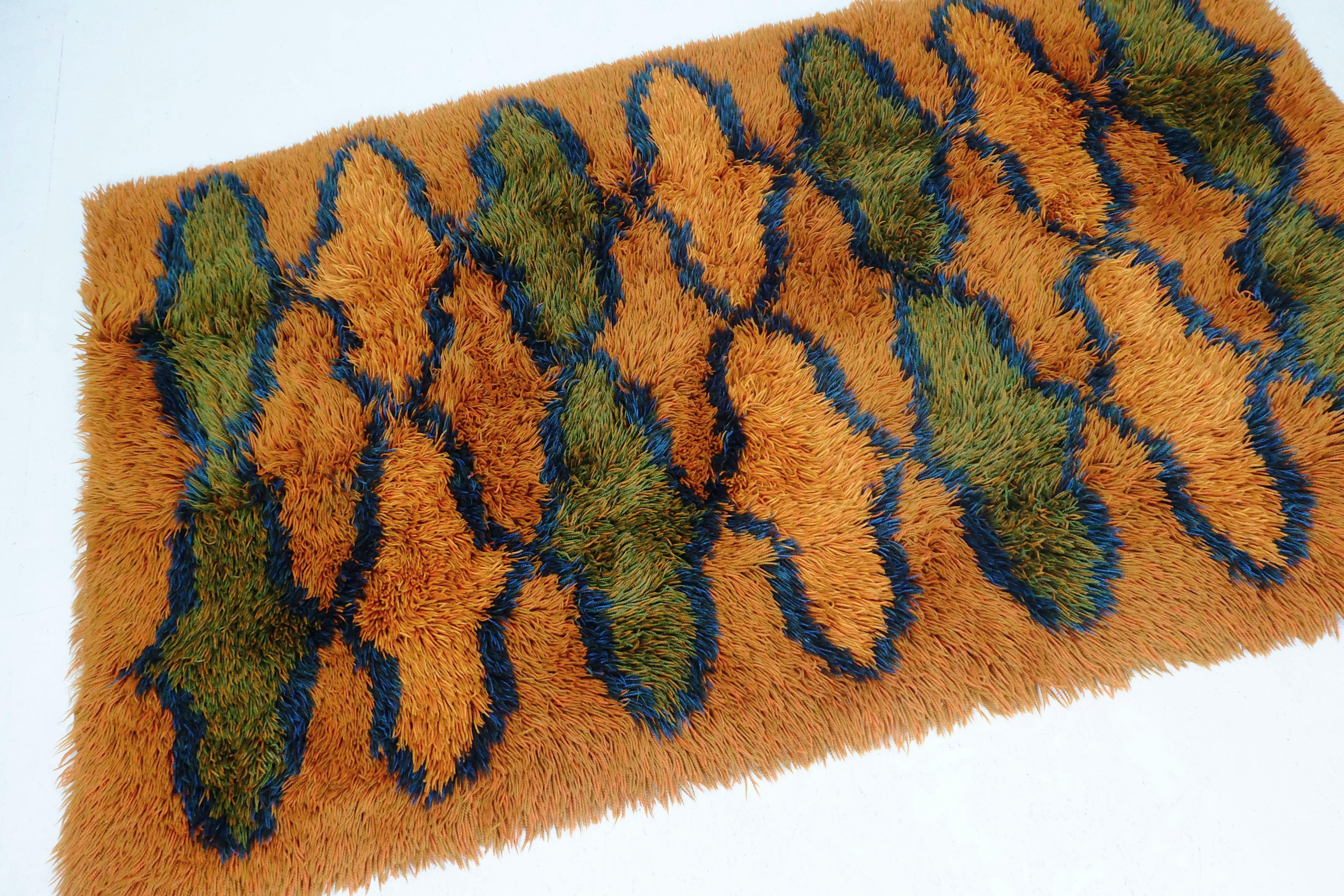 Fabric exceptional 1970s vintage RUG carpet psychedelic pop design For Sale
