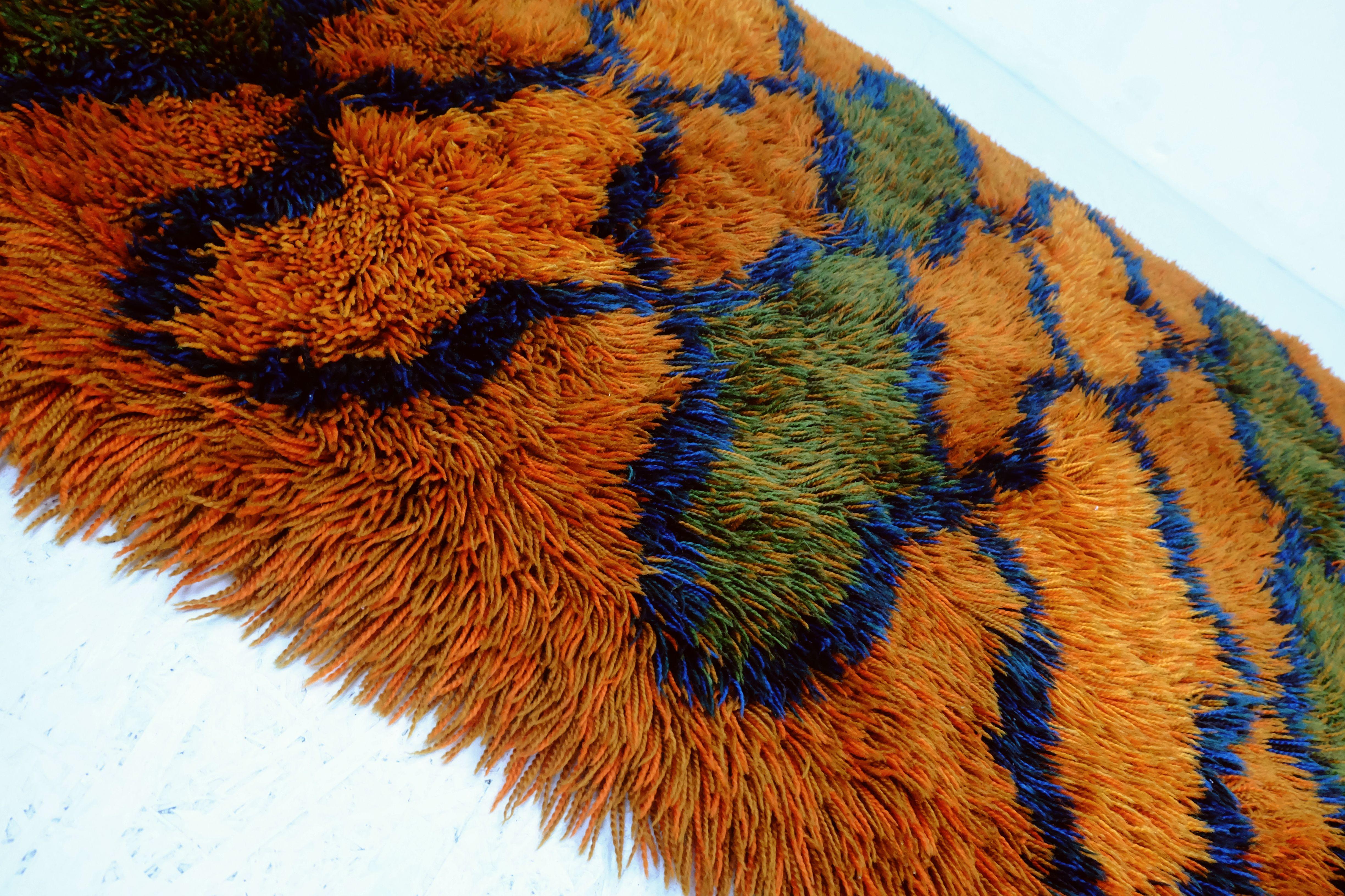 exceptional 1970s vintage RUG carpet psychedelic pop design For Sale 1