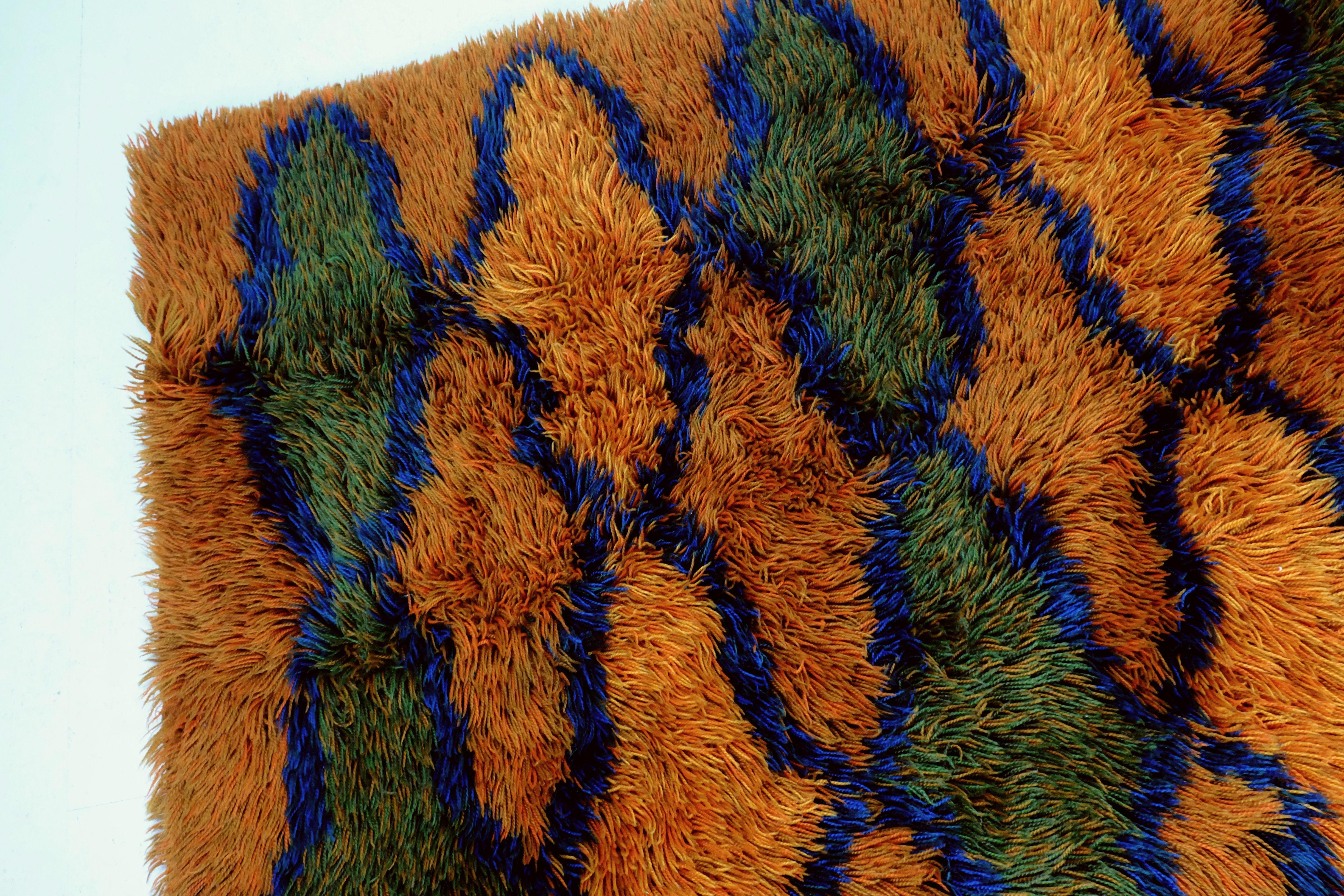 exceptional 1970s vintage RUG carpet psychedelic pop design For Sale 2