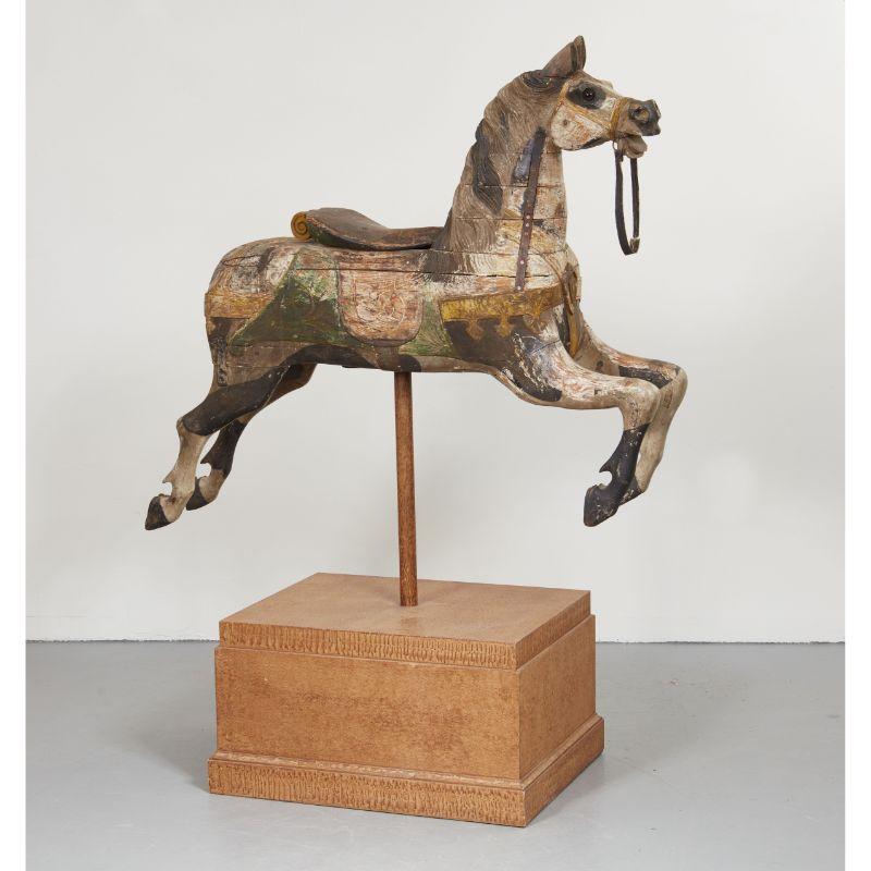 XIXe siècle Exceptionnel cheval de carrousel A.I.C. avec peinture d'origine en vente