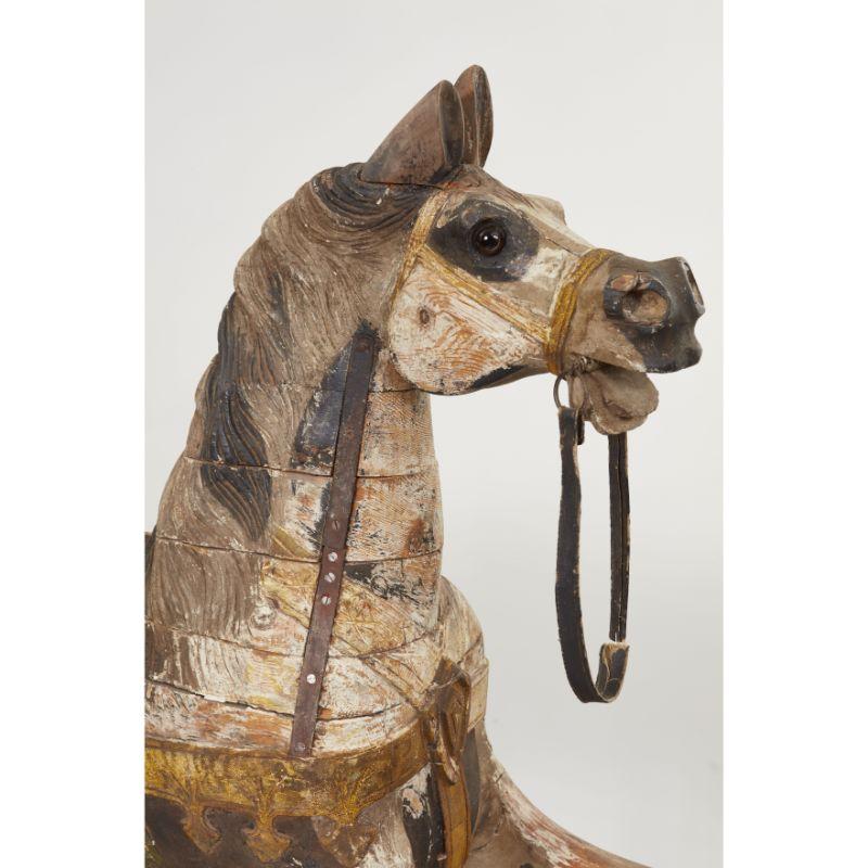 Bois Exceptionnel cheval de carrousel A.I.C. avec peinture d'origine en vente