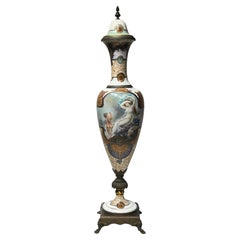 Eccezionale vaso in bronzo porcellanato in stile neoclassico Sèvres del XIX secolo con coperchio
