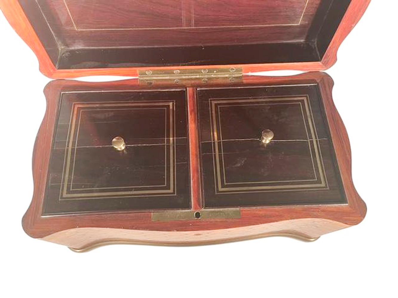 Eccezionale portavivande in parquet del XIX secolo con lati a serpentina con il marchio Tahan Paris in vendita 5