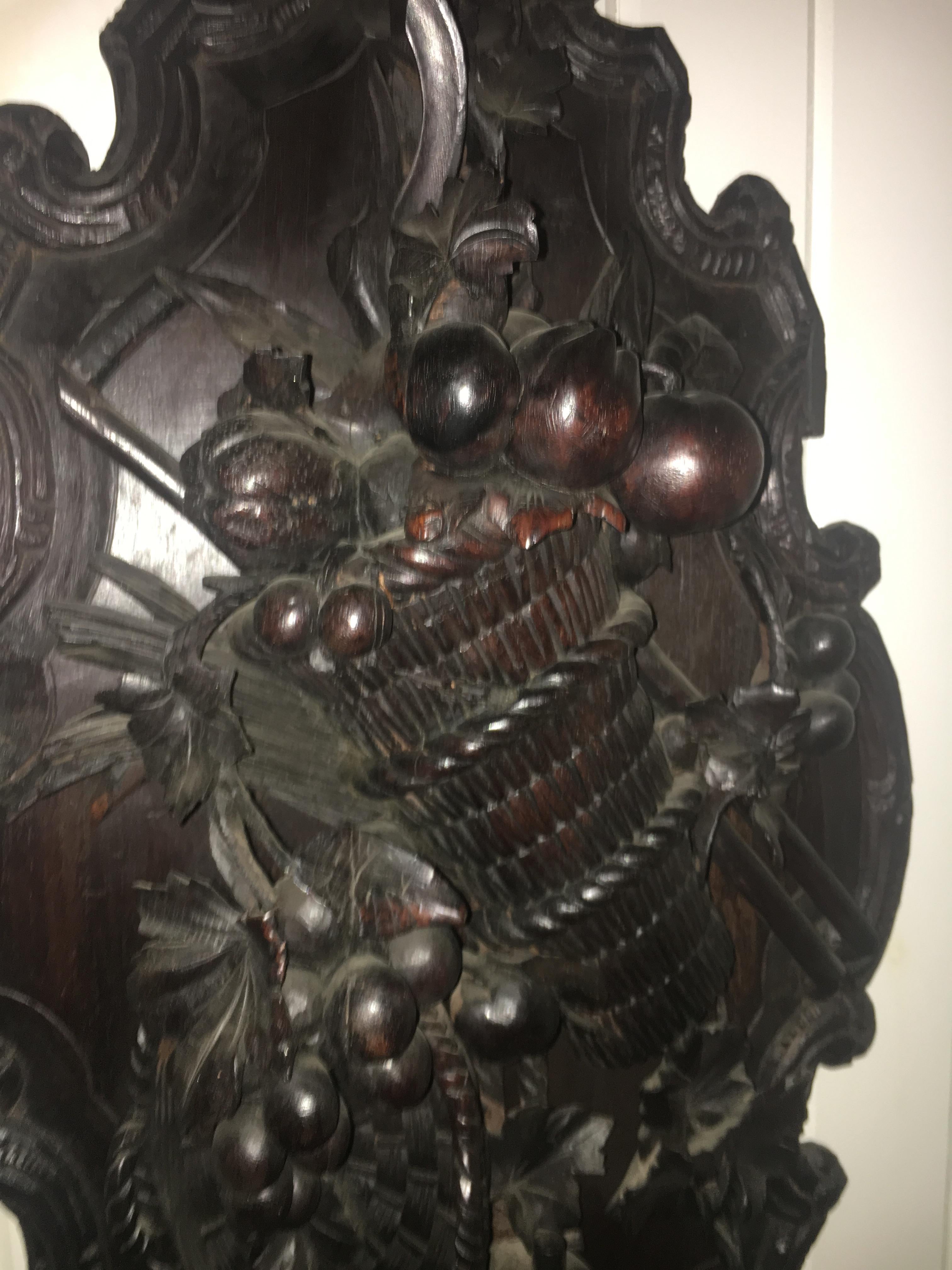 Exceptional 19th Century Black Forest Carving of Basket and Fruit In Excellent Condition For Sale In Buchanan, MI