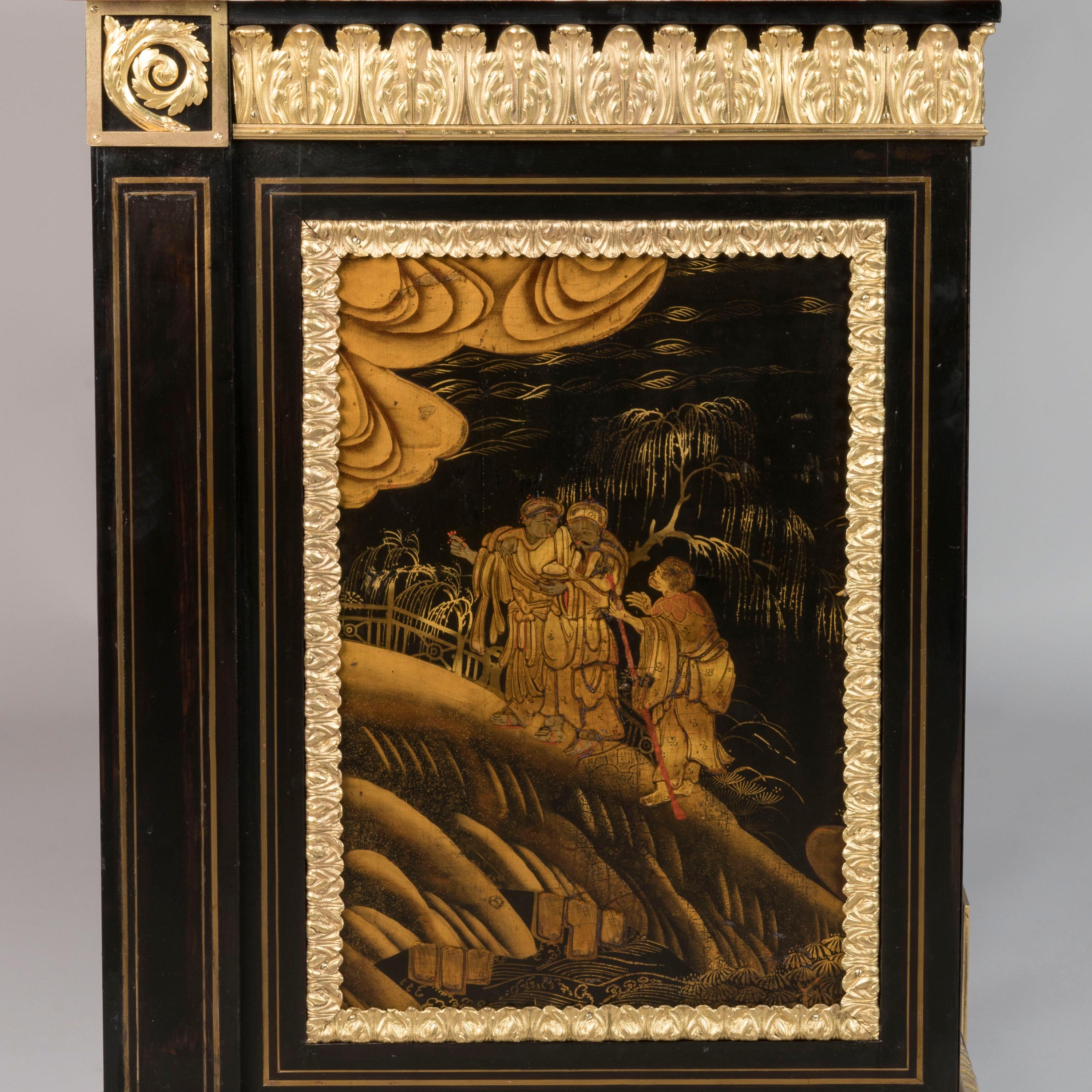 Exceptional 19th Century English Ormolu-Mounted Cabinet with Lacquer Panels in vendita 4