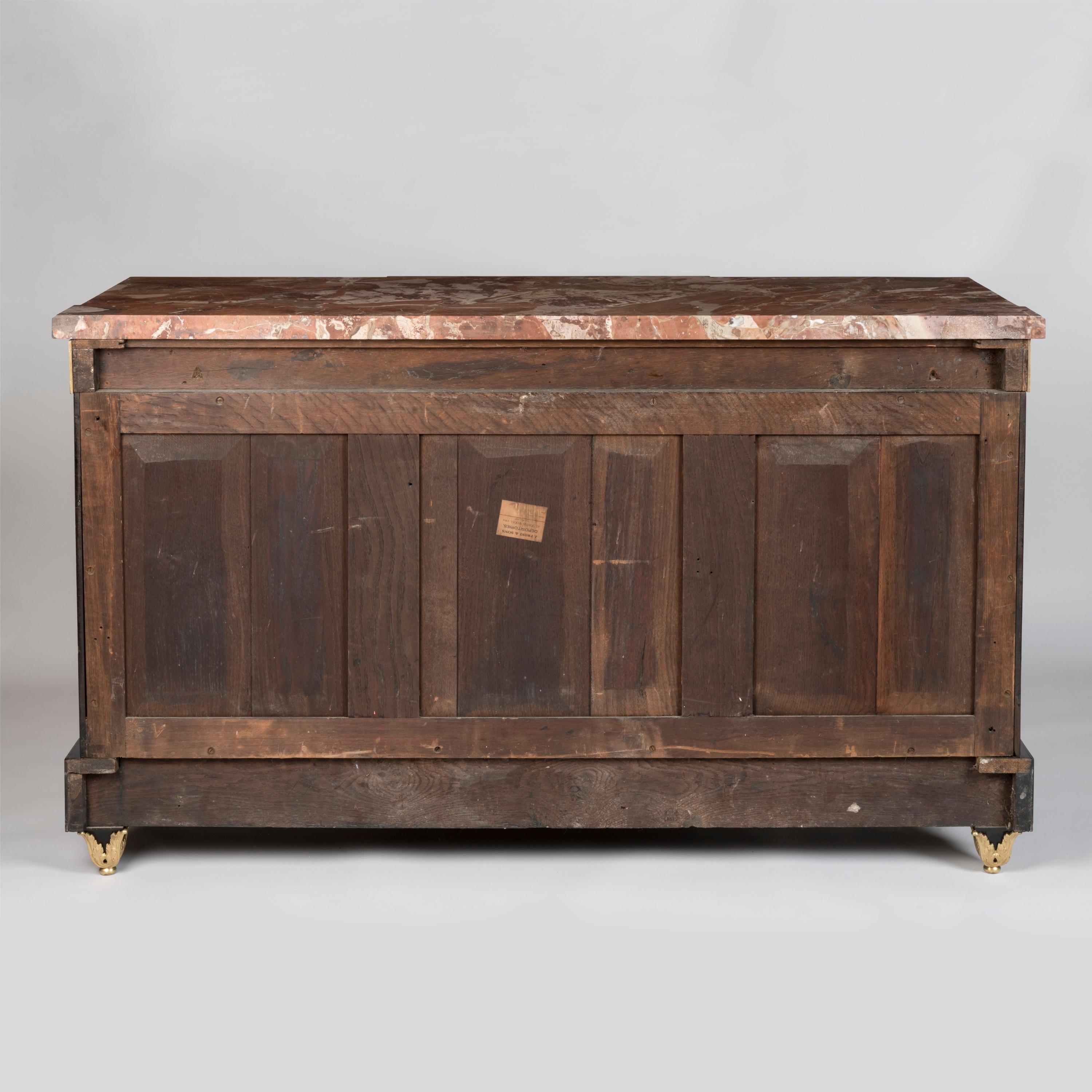 Exceptional 19th Century English Ormolu-Mounted Cabinet with Lacquer Panels in vendita 7