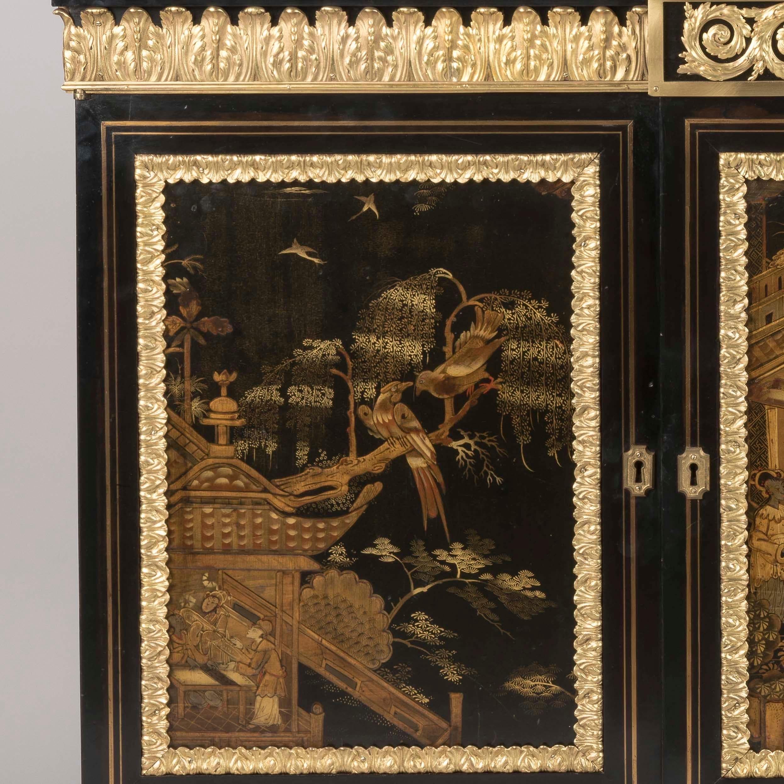 Exceptional 19th Century English Ormolu-Mounted Cabinet with Lacquer Panels in vendita 2