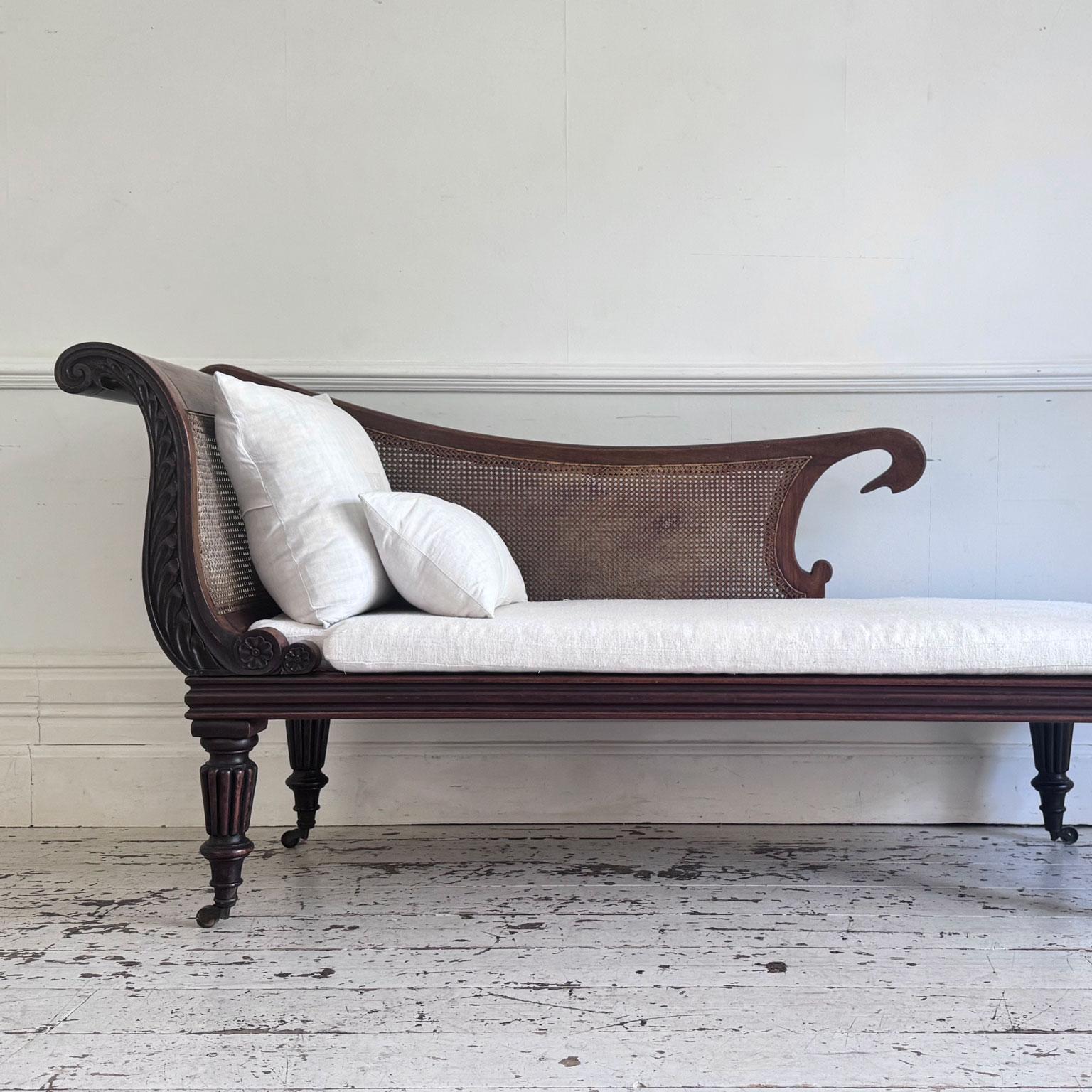 A very fine example of an early 19th century English daybed by the celebrated firm Waring & Gillows, dating to circa 1830. This distinguished piece showcases the elegant craftsmanship and restrained refinement for which the firm was renowned. The