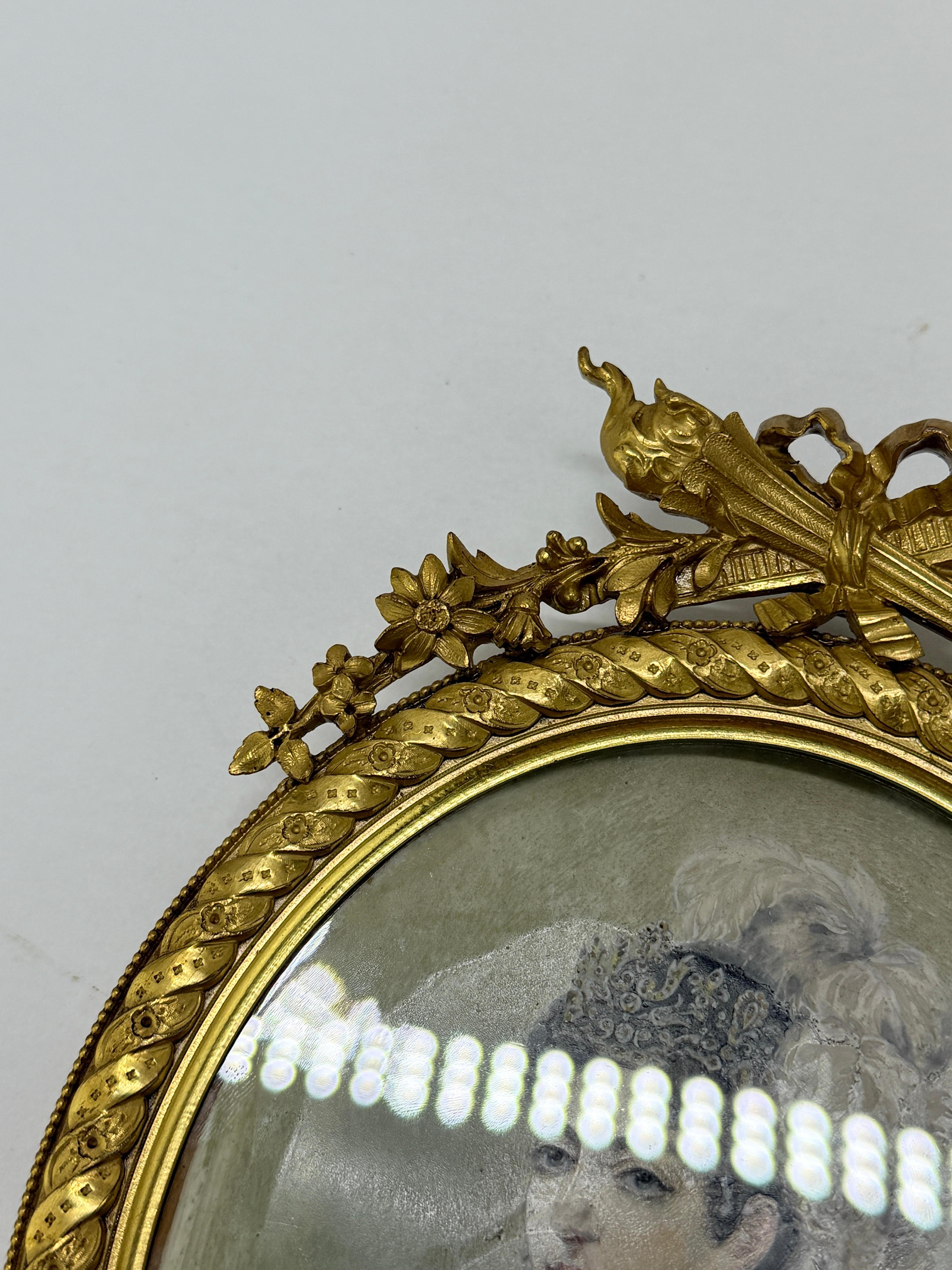 Exceptionnel cadre en bronze français du 19ème siècle avec une peinture de portrait de Josephine en vente 2
