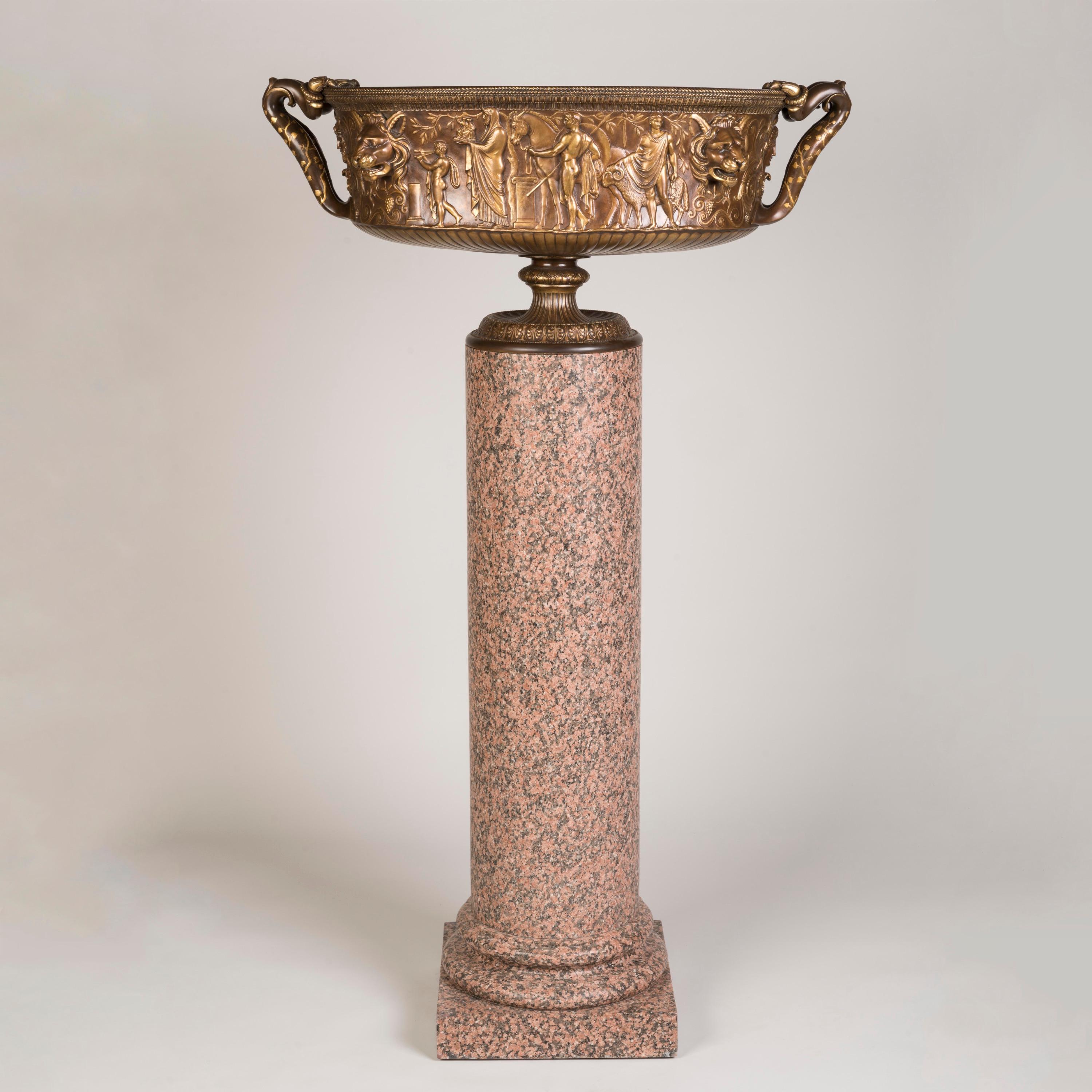 Una Excepcional Copa de Bronce de Calidad de Exposición
Por Ferdinand Barbedienne

Esta copa de bronce, la más grande disponible en la famosa fundición, fue esculpida especialmente por el ciseleur estrella Charles Cauchois, casi con toda seguridad