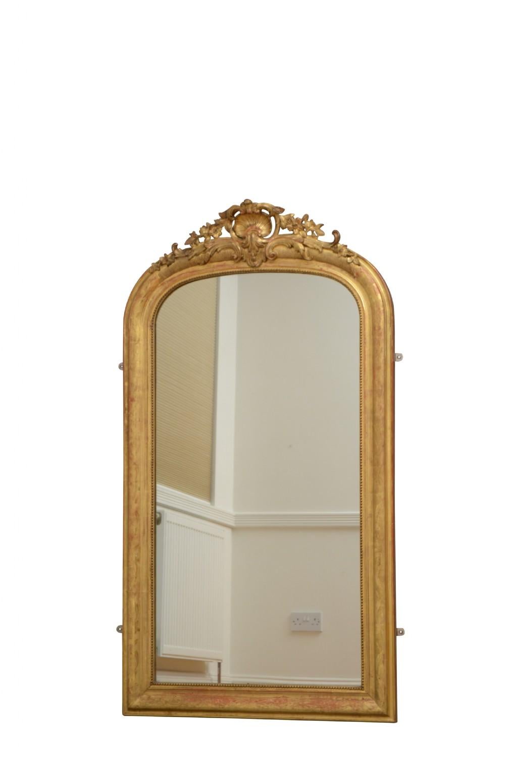 K0436 beautiful giltwood pier mirror, having original mirror with some foxing in finely decorated frame with foliage crest to centre. This antique mirror retains its original glass, original gilt and original backboards, all in excellent home ready