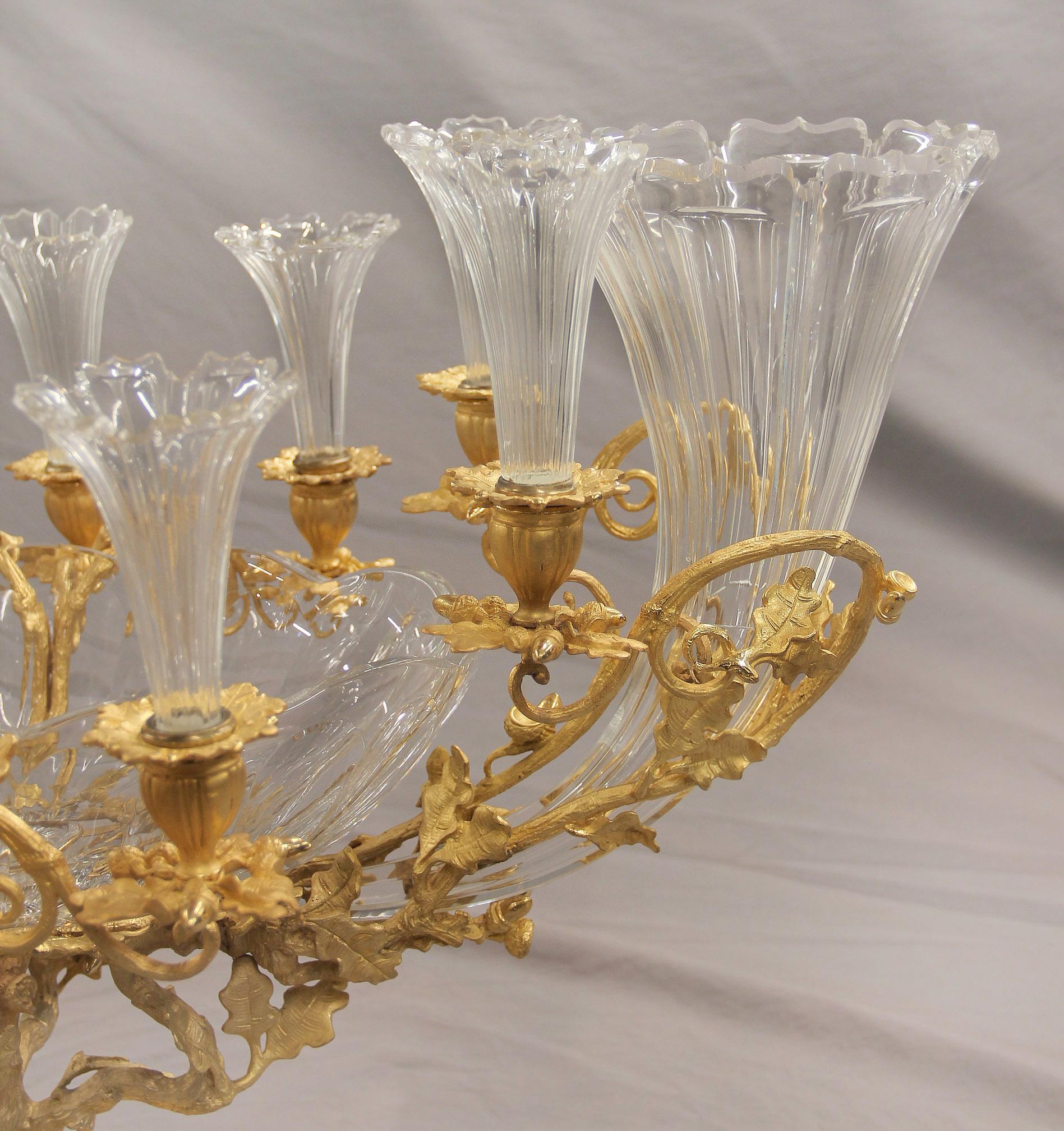 Doré Exceptionnelle garniture de trois pièces Baccarat du 19ème siècle en bronze doré et cristal en vente