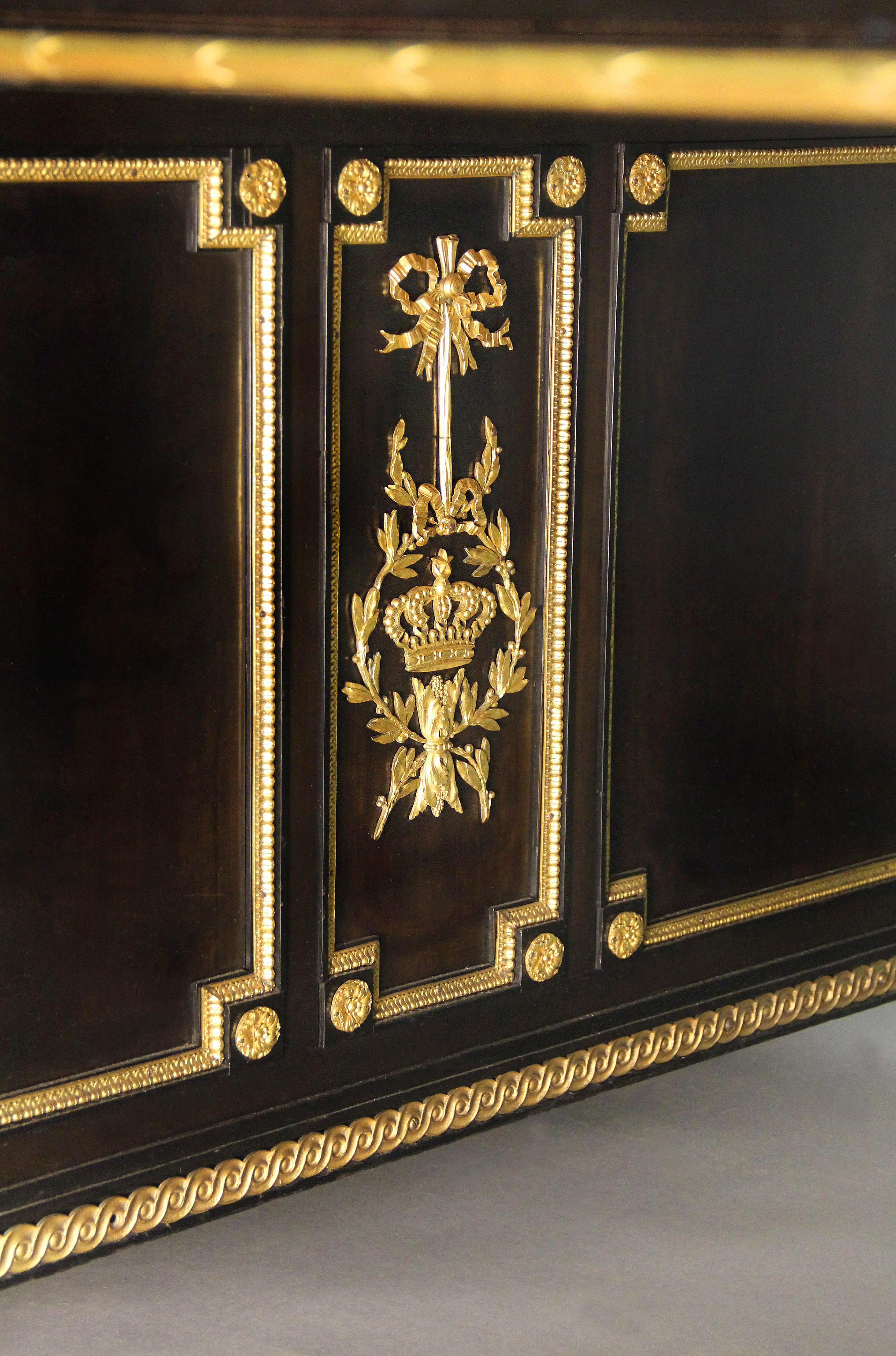 Exceptionnel bureau double face anglais du XIXe siècle monté sur bronze doré en vente 2