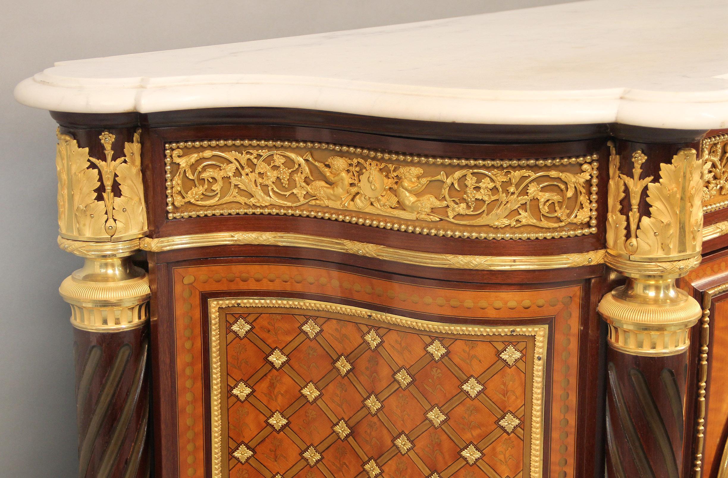 Eccezionale armadio Vernis Martin del XIX secolo con montatura in bronzo dorato di Beurdeley In condizioni buone in vendita a Long Island City, NY