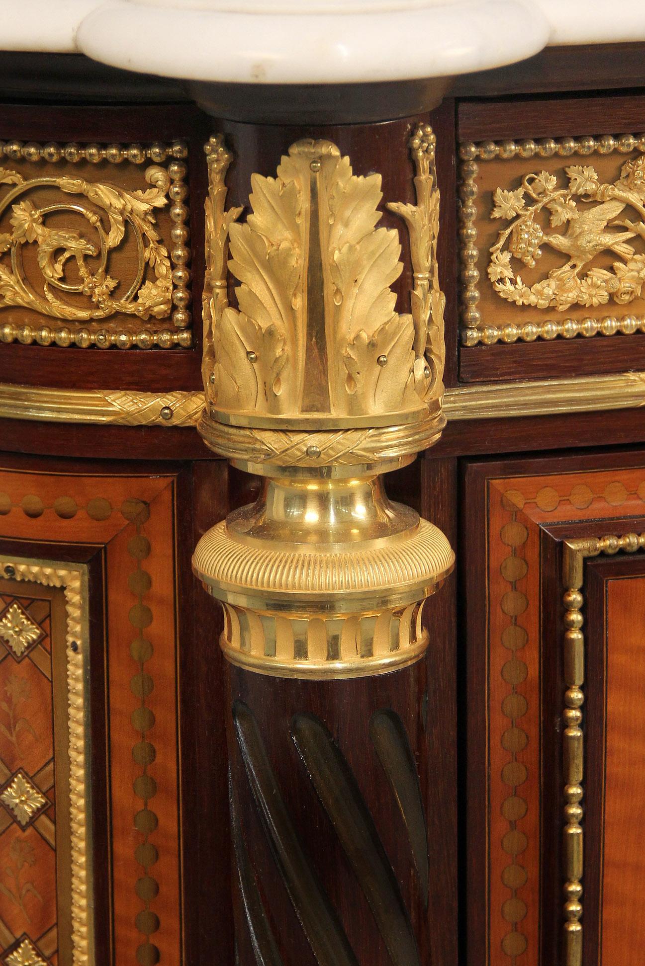 Bronzo Eccezionale armadio Vernis Martin del XIX secolo con montatura in bronzo dorato di Beurdeley in vendita
