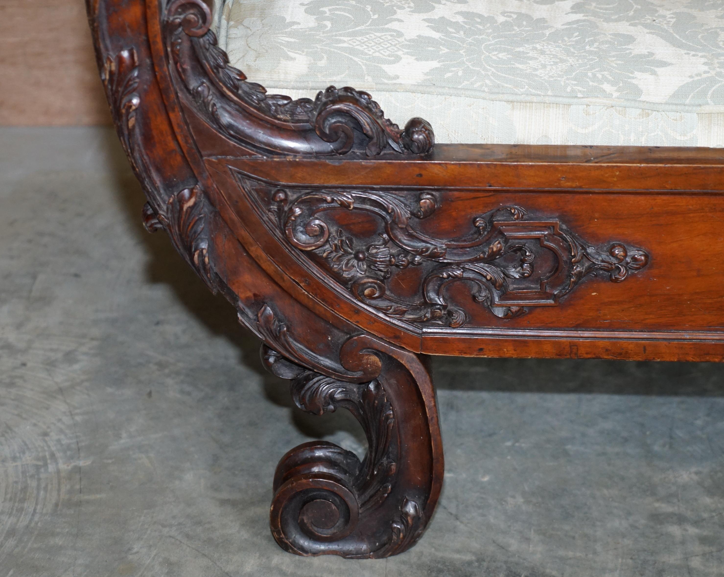 Chesterfield Exceptional 19th Century Hand Carved Italian Walnut Day Bed Cherub Putti's Angel For Sale