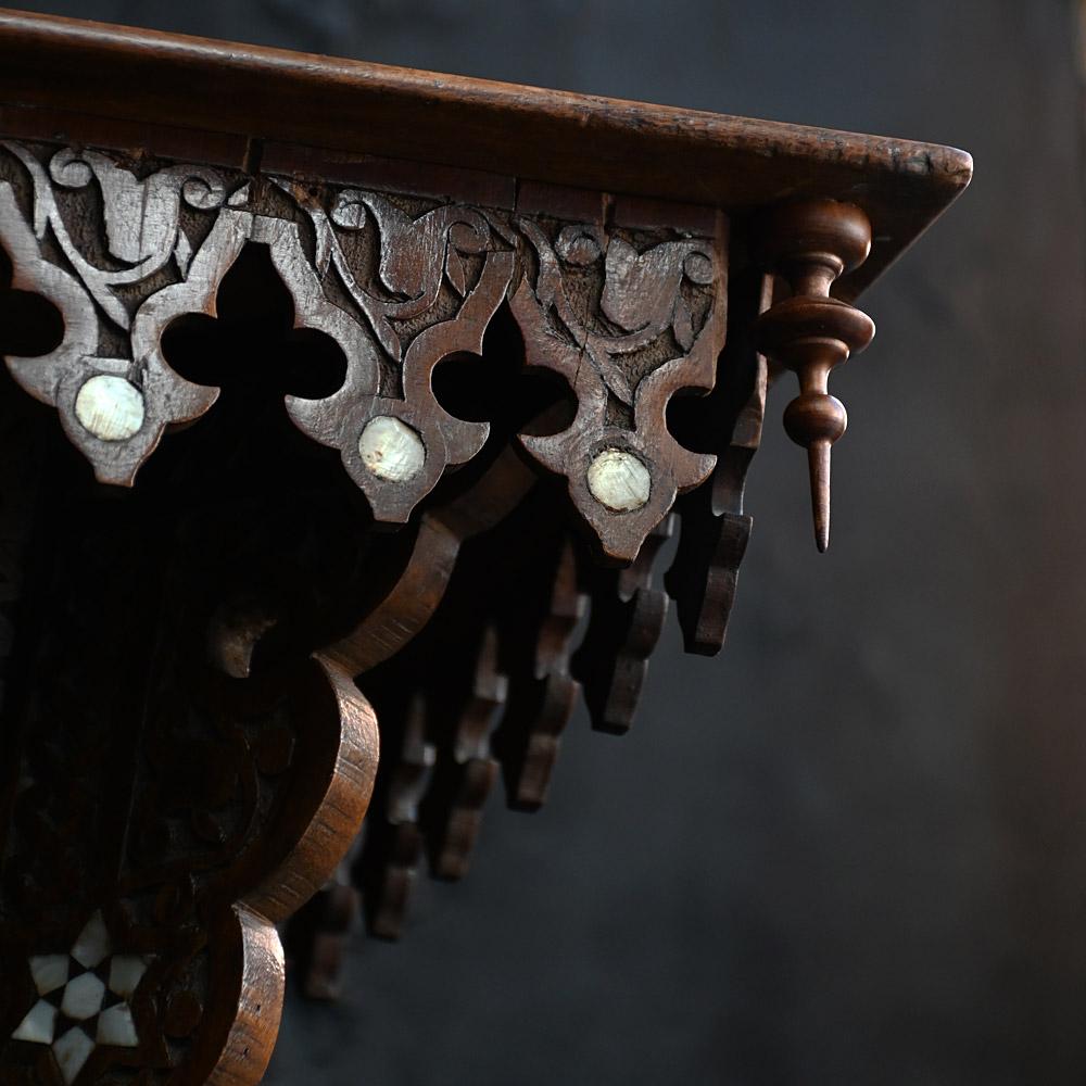 Exceptionnelle table mauresque incrustée syrienne du 19ème siècle, fabriquée à la main Bon état - En vente à London, GB