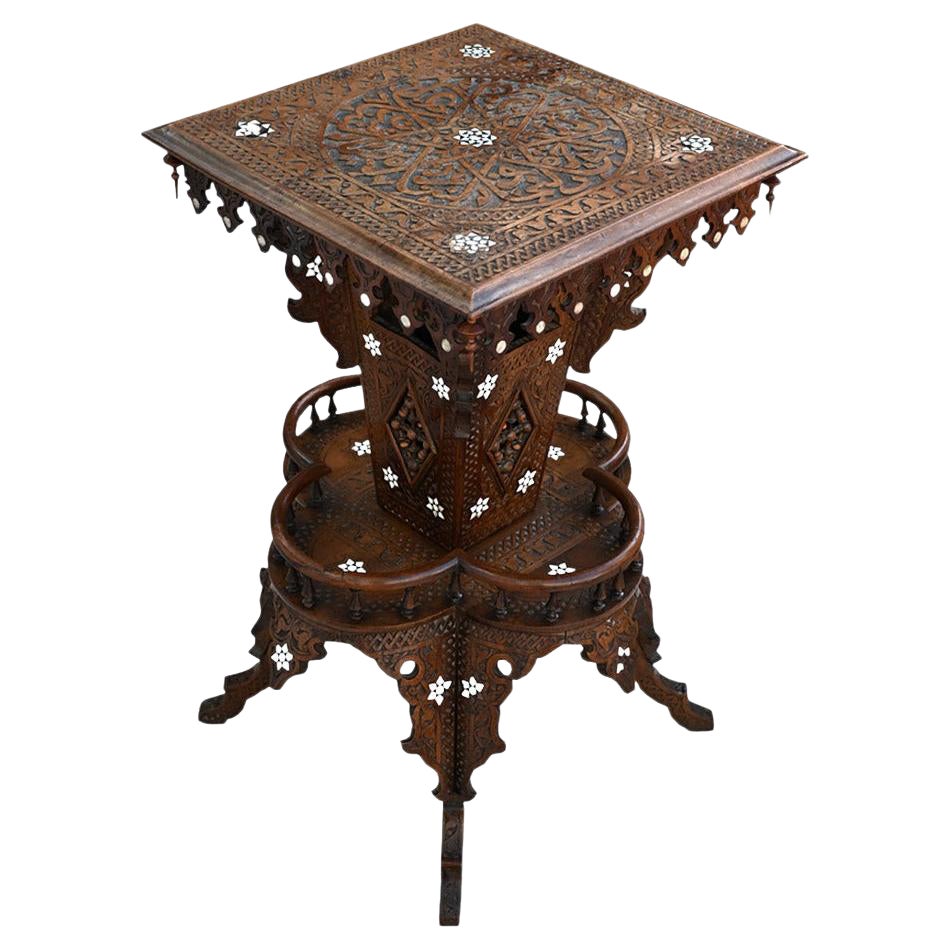 Exceptionnelle table mauresque incrustée syrienne du 19ème siècle, fabriquée à la main en vente