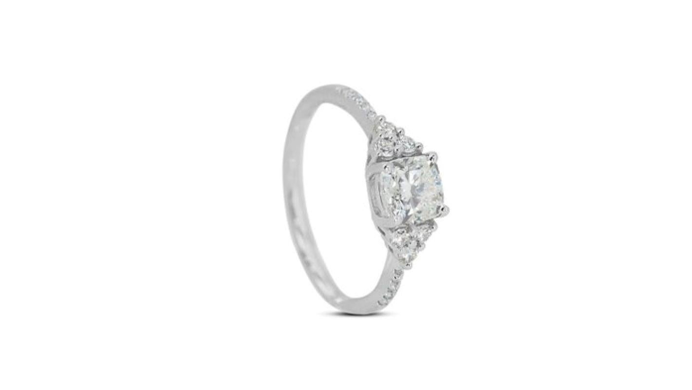 Exceptional 2 Carat Cushion Diamond Ring in 18K White Gold For Sale 1