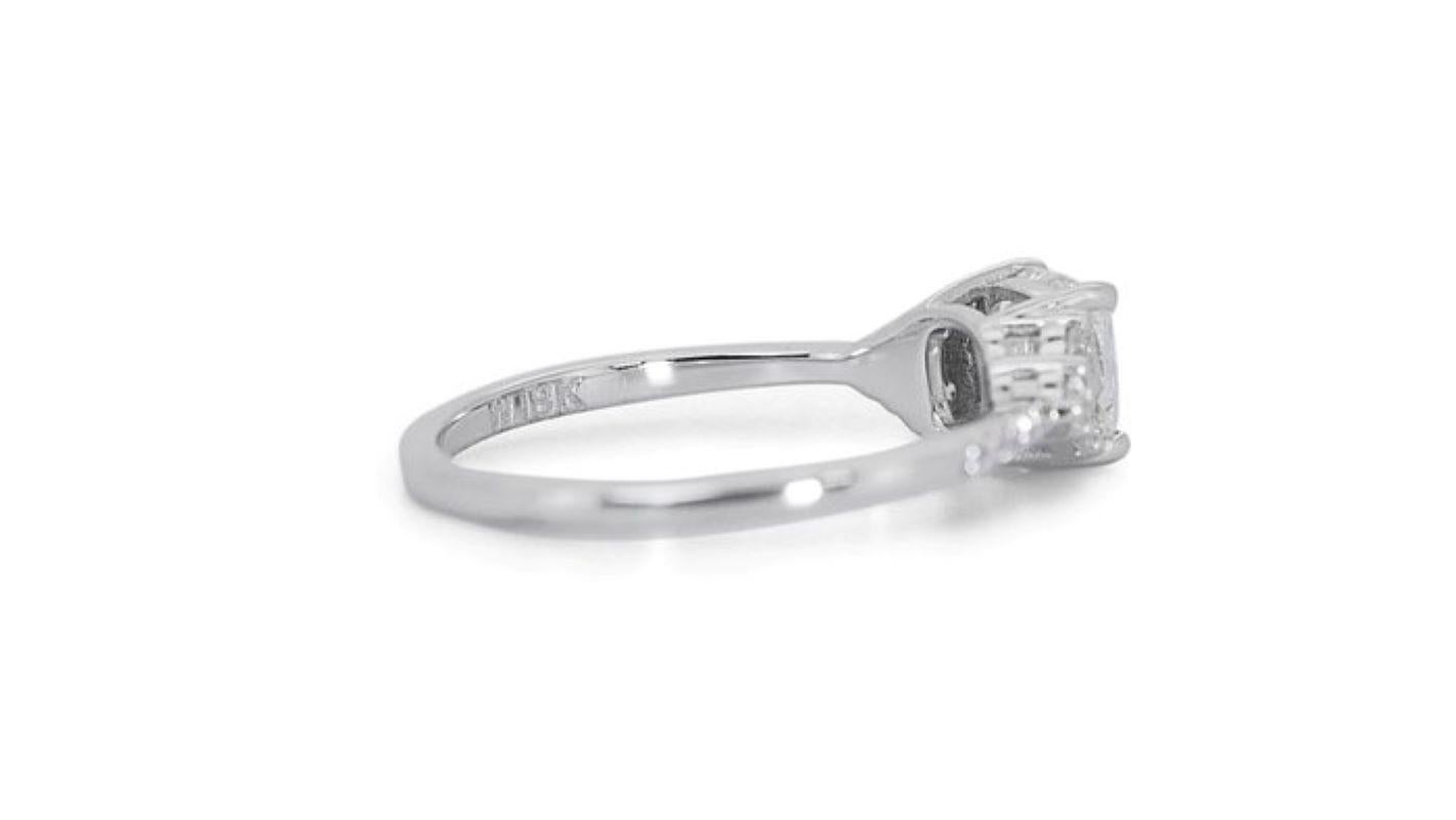 Exceptional 2 Carat Cushion Diamond Ring in 18K White Gold For Sale 2
