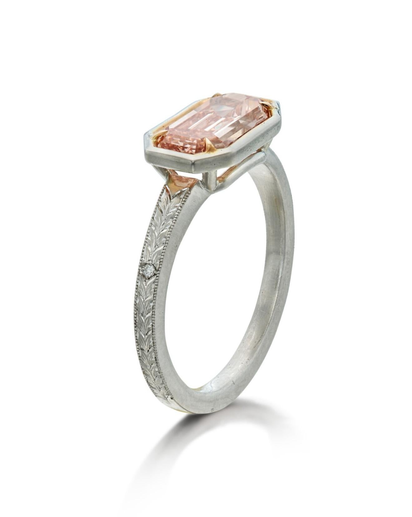 Exceptional 2.02ct Fancy Orangy Pink Diamond Emerald Cut Diamond Ultra-Rare 1.99 (Smaragdschliff) im Angebot