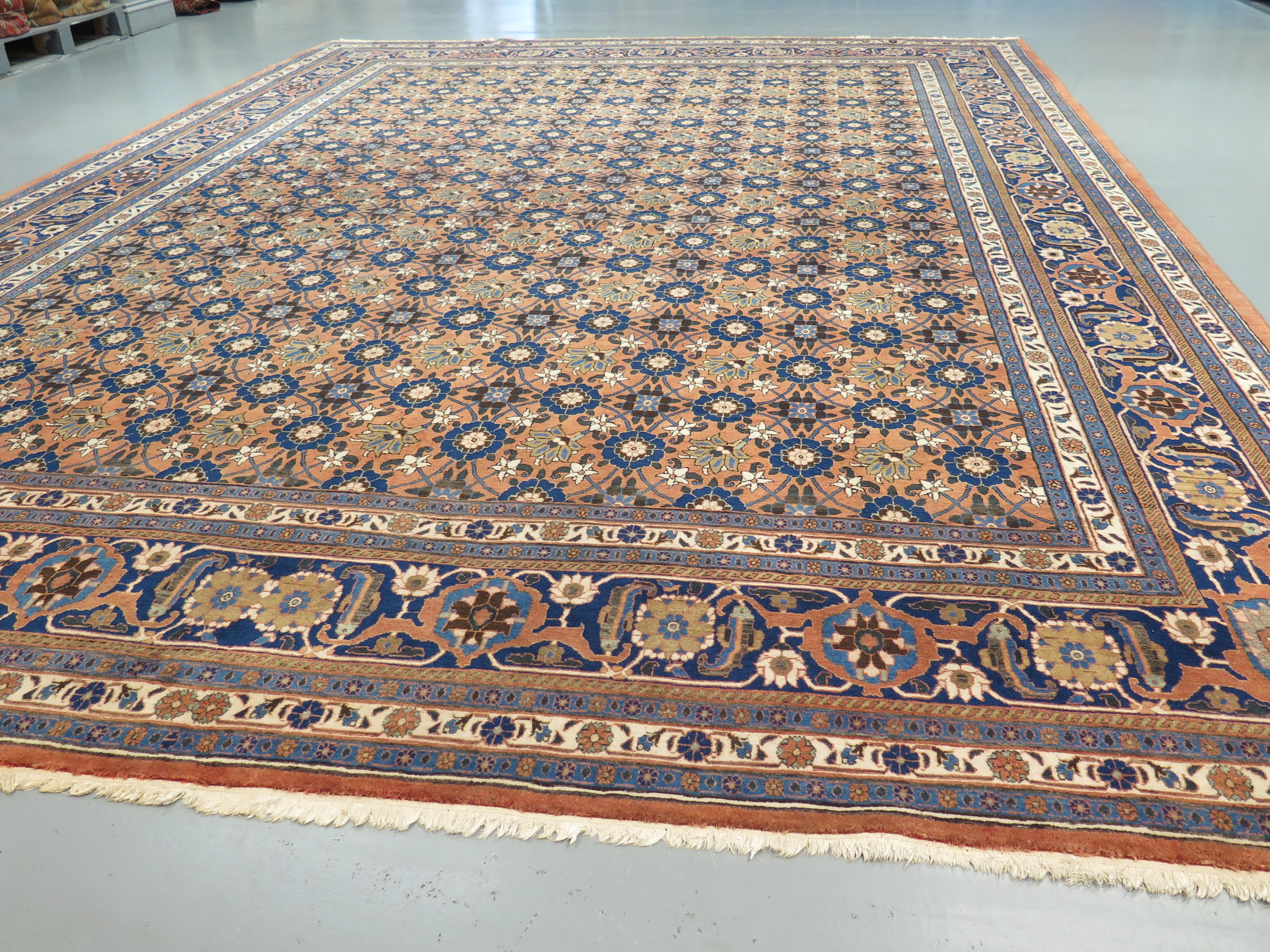 Exceptional 20th Century Veramin Carpet In Good Condition For Sale In London, GB
