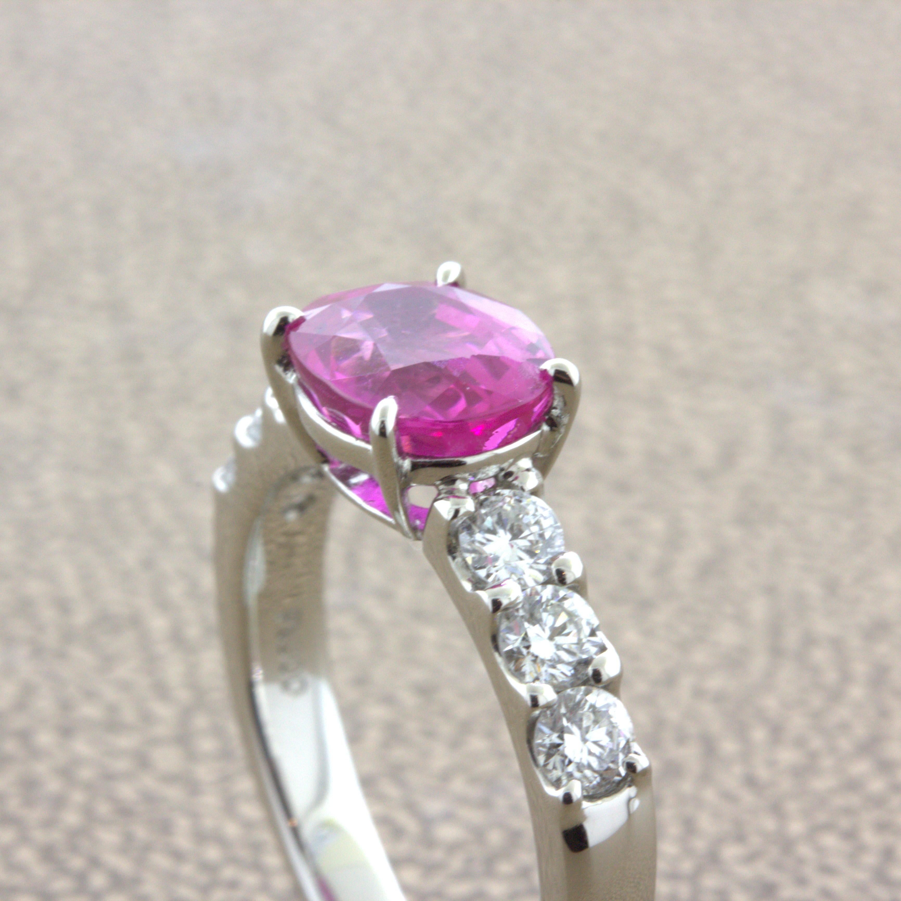 Exceptional 2.36 Carat Hot-Pink Sapphire Diamond Platinum Ring, GIA Certified For Sale 2