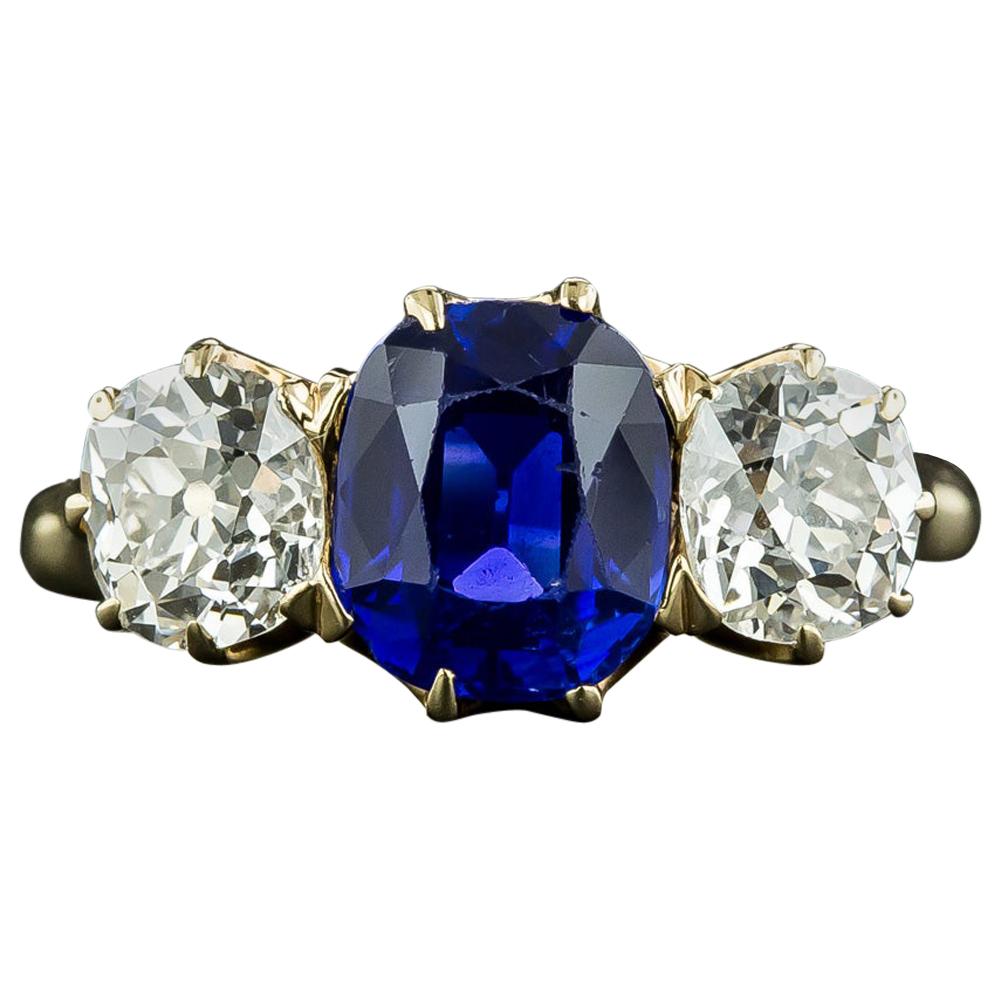 Exceptional 2.62 Carat Kashmir Sapphire and Diamond Ring For Sale
