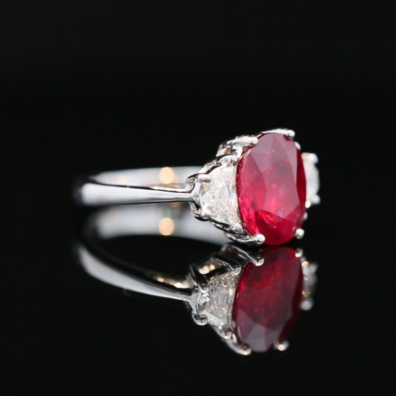 Women's or Men's Exceptional 3.11ct Burmese Ruby with Half Moon cut diamonds For Sale