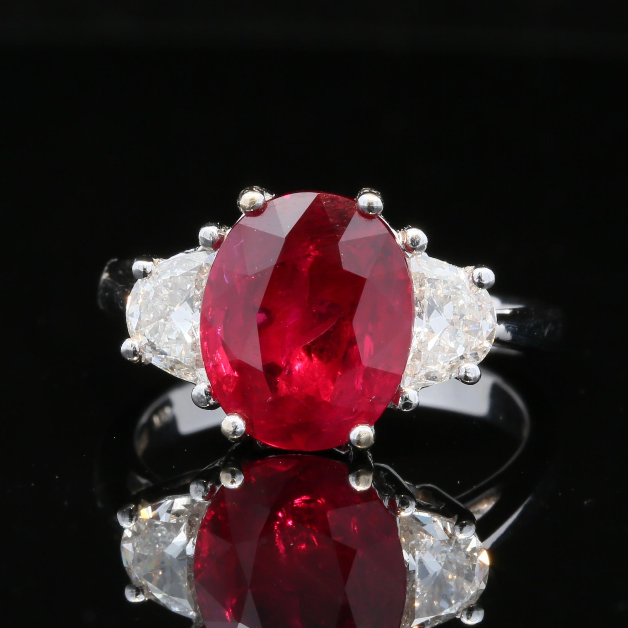 Exceptional 3.11ct Burmese Ruby with Half Moon cut diamonds For Sale 1