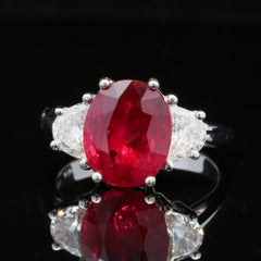 Außergewöhnlicher 3,11ct birmanischer Rubin mit Diamanten im Halbmondschliff