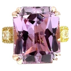 Dreisteinige Ringe mit gelbem Diamant