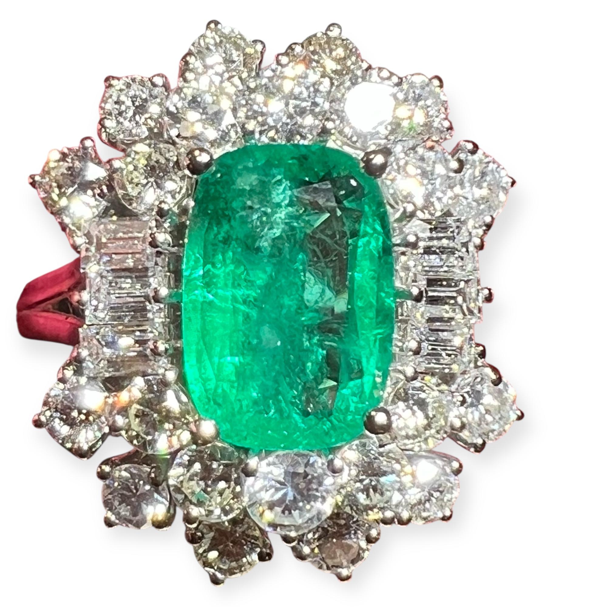 Exceptionnelle bague baguette en or 18 carats de 3,50 ct d'émeraudes et de diamants en vente 5