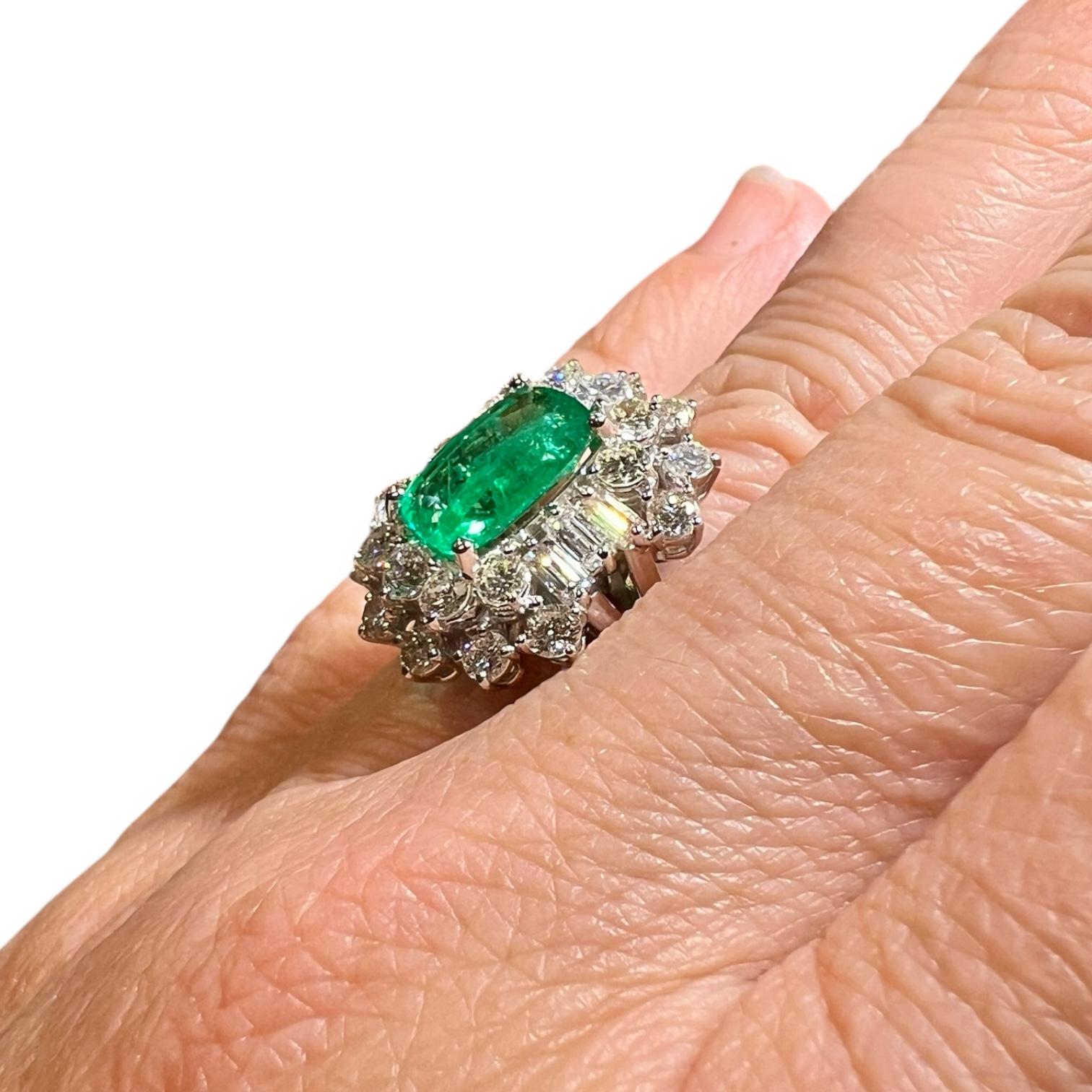 Taille émeraude Exceptionnelle bague baguette en or 18 carats de 3,50 ct d'émeraudes et de diamants en vente