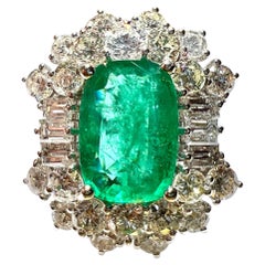Eccezionale anello a grappolo con smeraldo e diamante baguette da 3,50 carati in oro 18 carati
