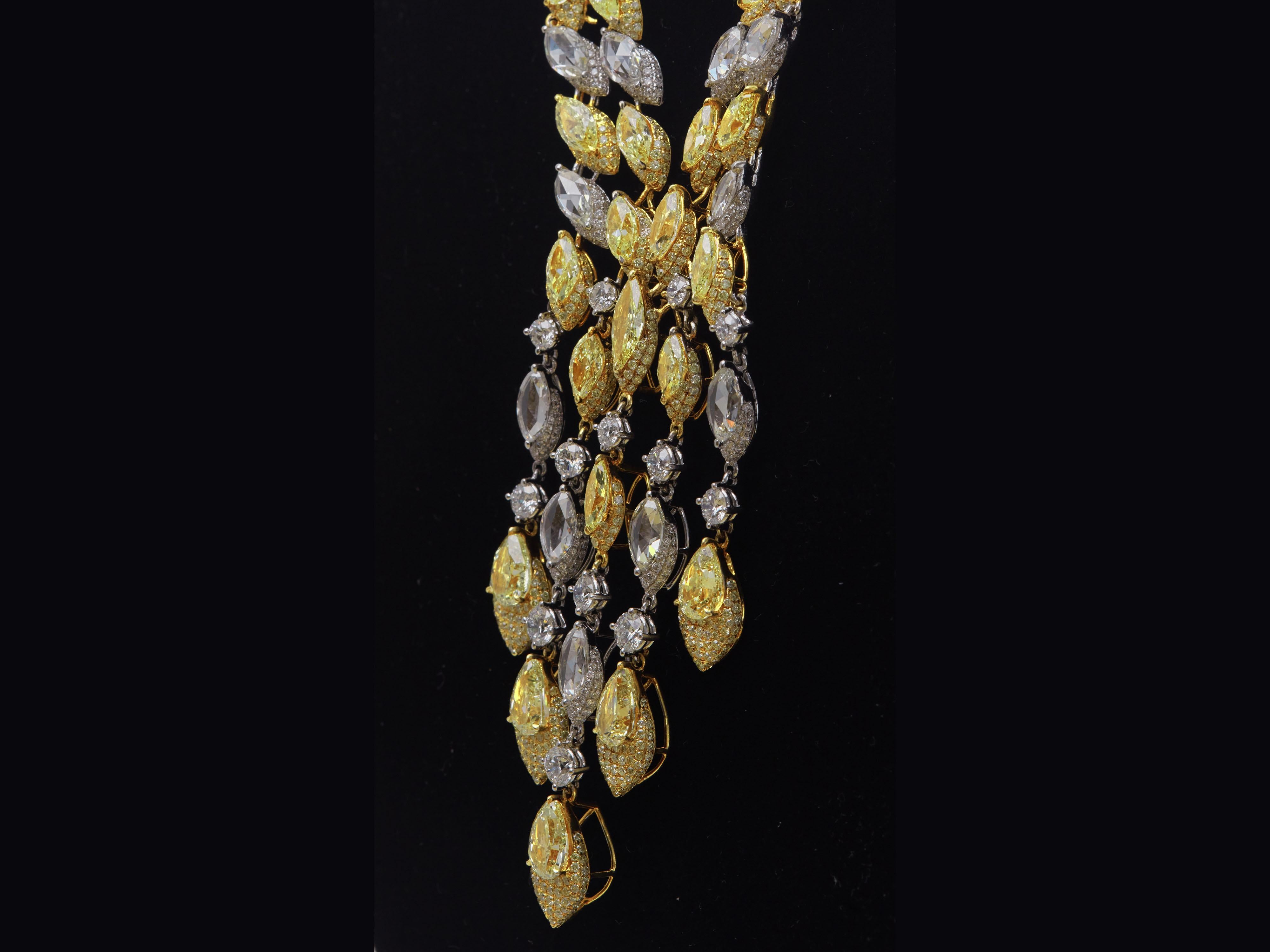 Eccezionale collana Red Carpet con diamanti gialli e bianchi da 37 carati in oro 18 carati In condizioni Nuovo in vendita a New York, NY