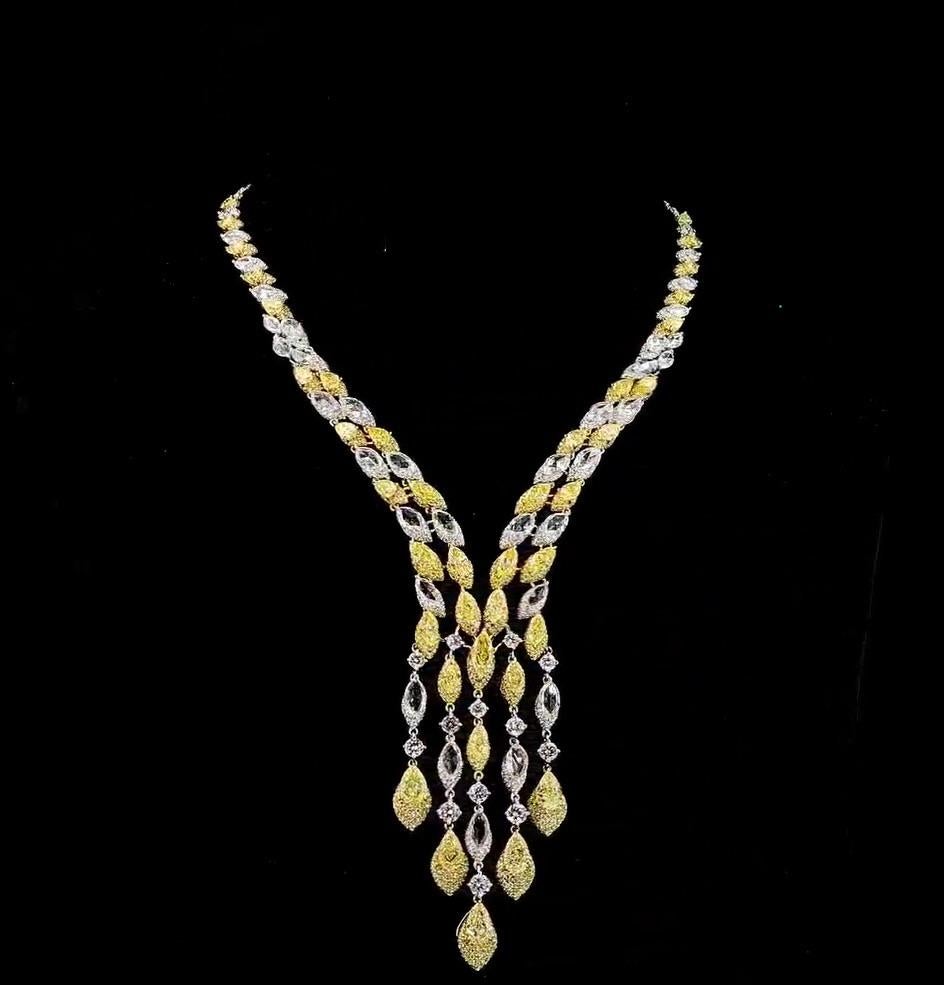 Eccezionale collana Red Carpet con diamanti gialli e bianchi da 37 carati in oro 18 carati in vendita 1