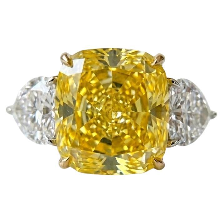 Exceptional 4.09 carat Fancy Vivid Yellow natural diamond For Sale